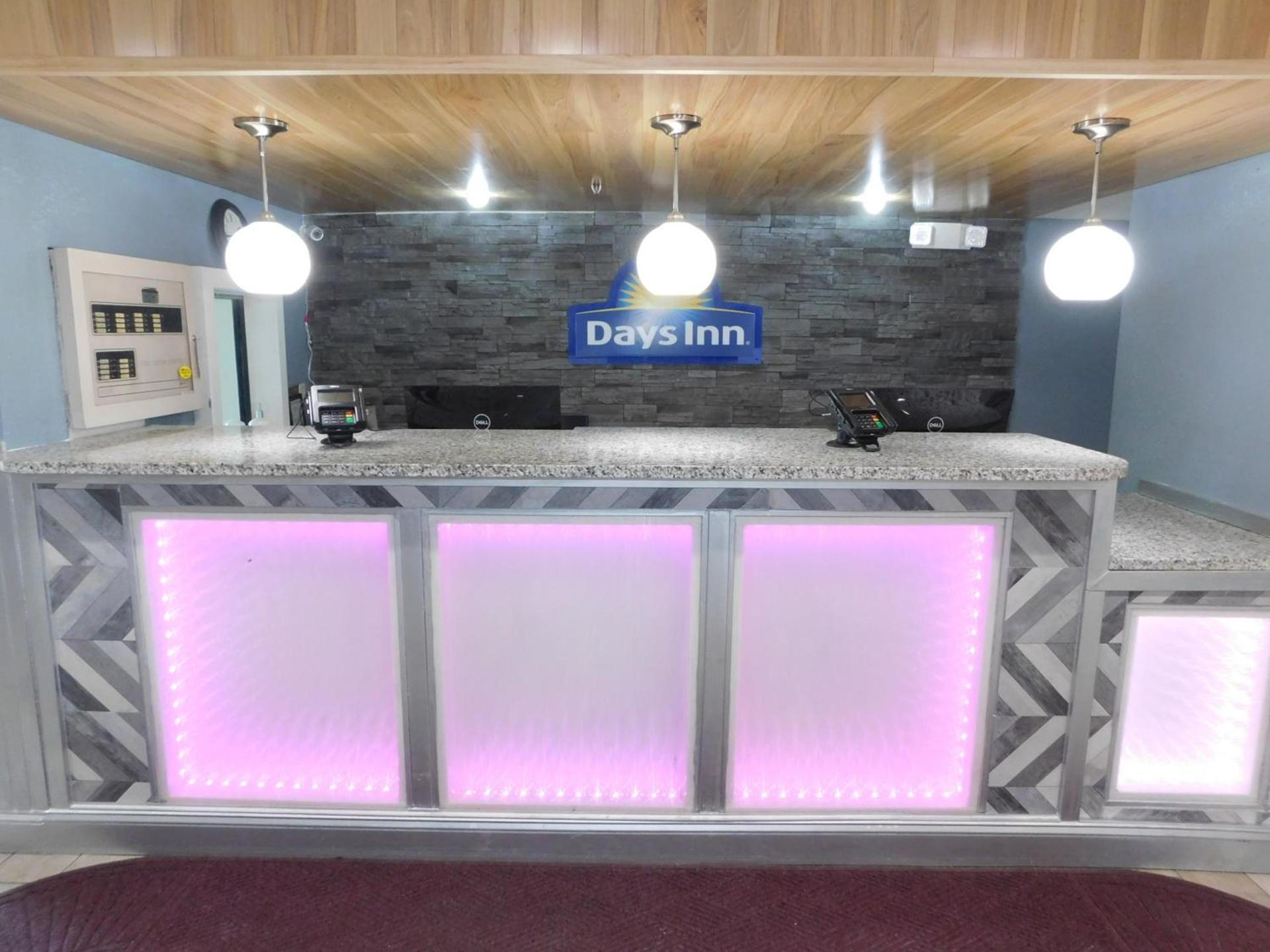 Days Inn by Wyndham West Des Moines - Clive photo 14