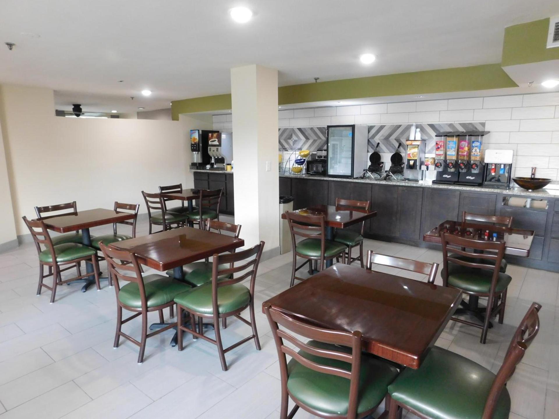 Days Inn by Wyndham West Des Moines - Clive photo 39