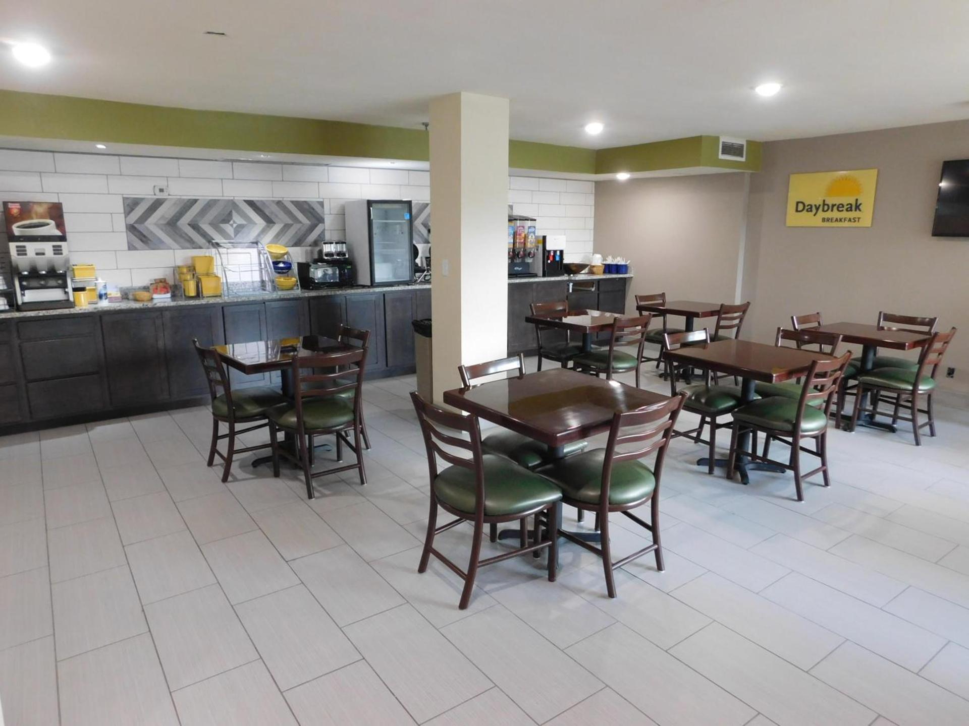 Days Inn by Wyndham West Des Moines - Clive photo 40