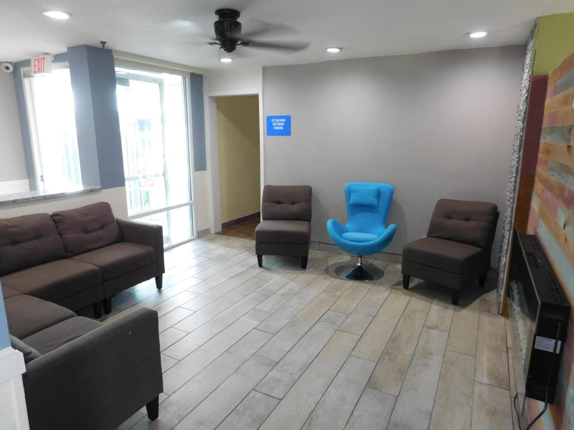 Days Inn by Wyndham West Des Moines - Clive photo 41