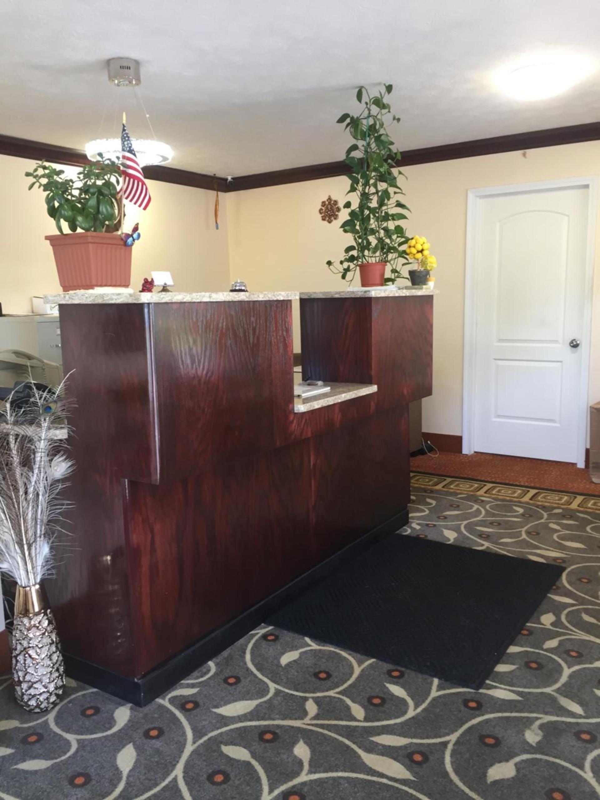 Budget Inn - Farmington photo 11