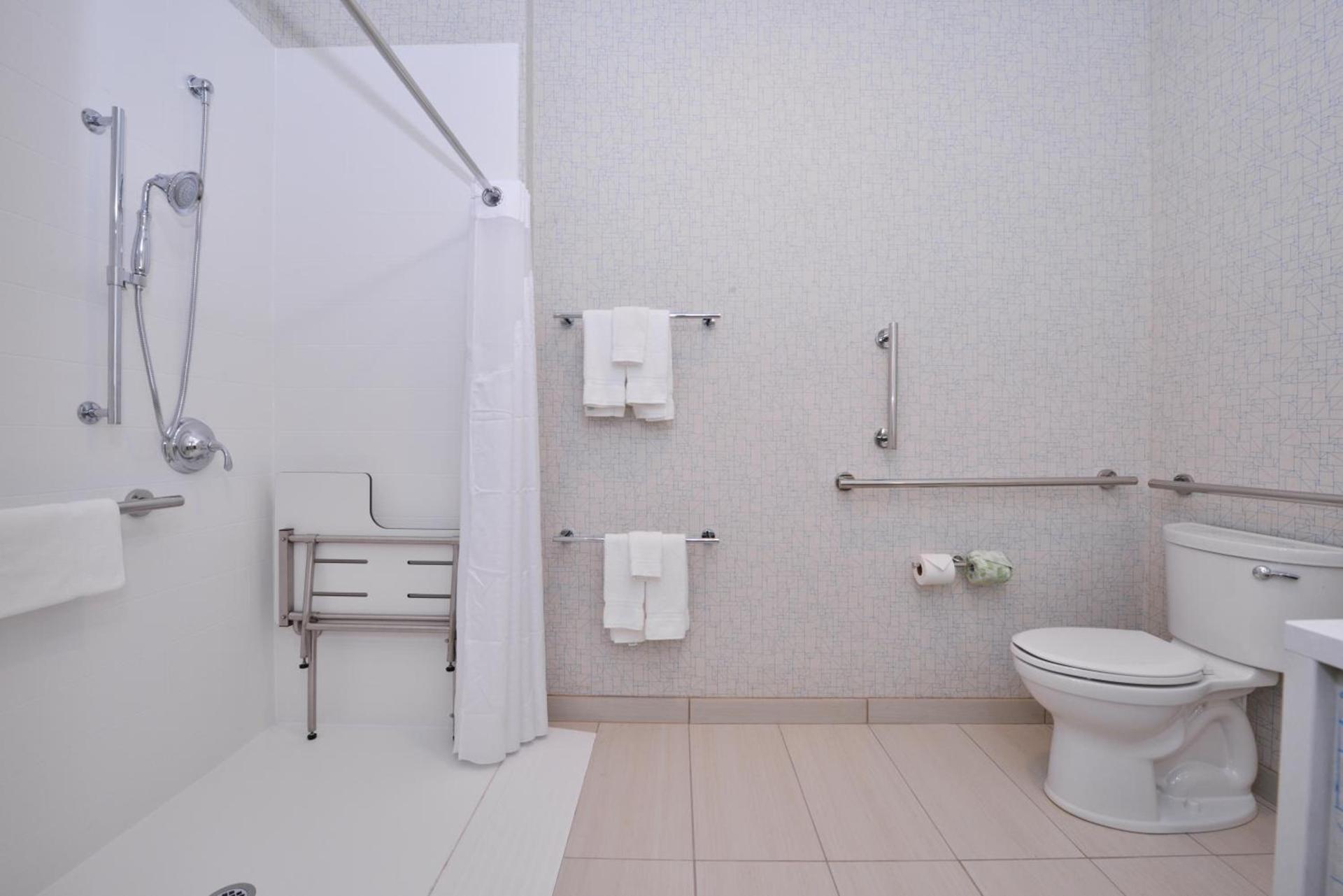 Holiday Inn Express & Suites Madison by IHG photo 3
