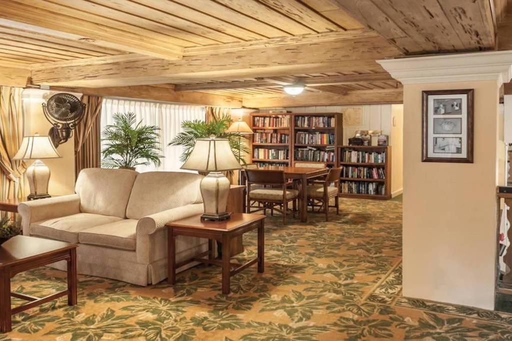 Hemingway Suites at Palm Beach Hotel Island photo 54