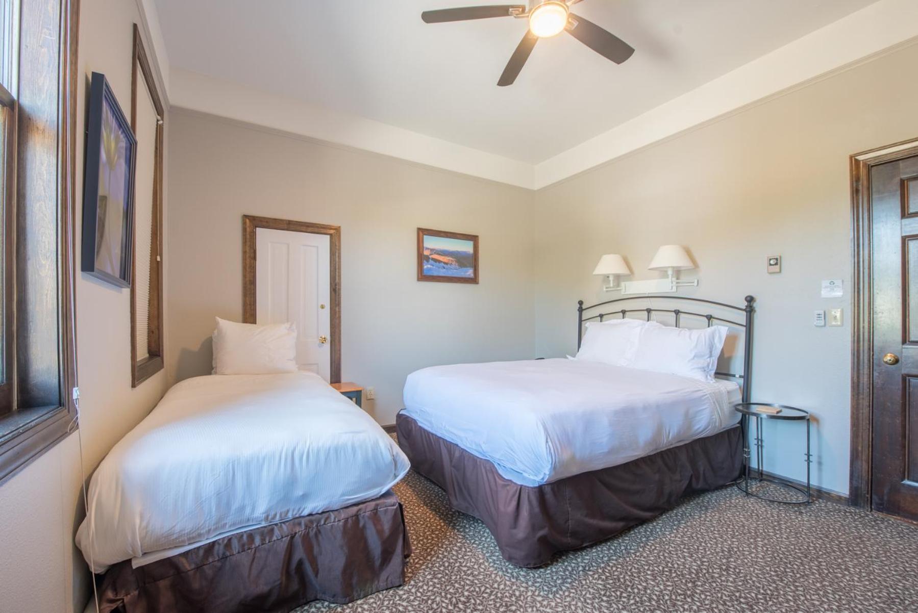 Elk Mountain Lodge photo 5