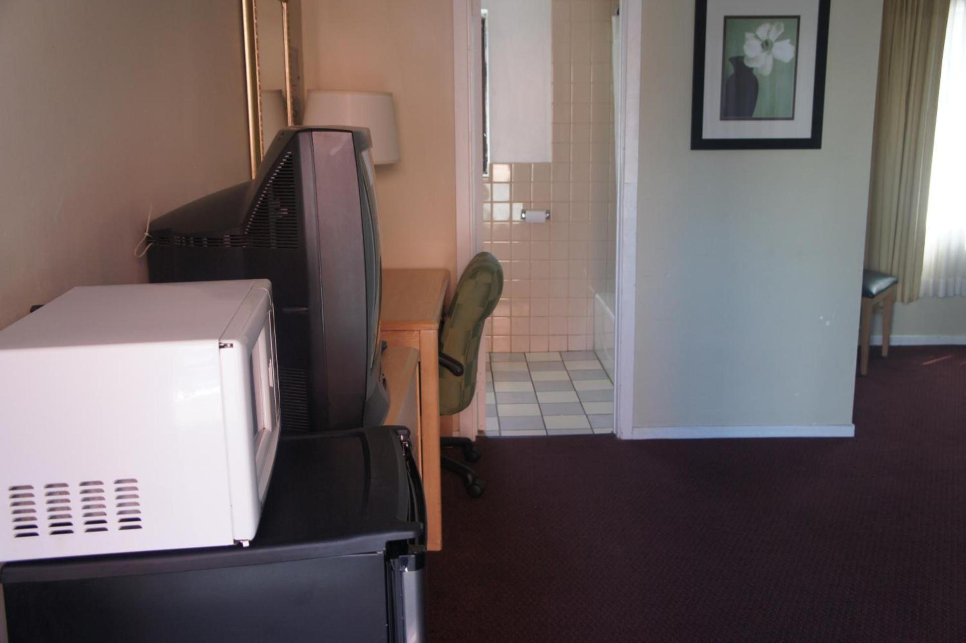 Budget Inn photo 6