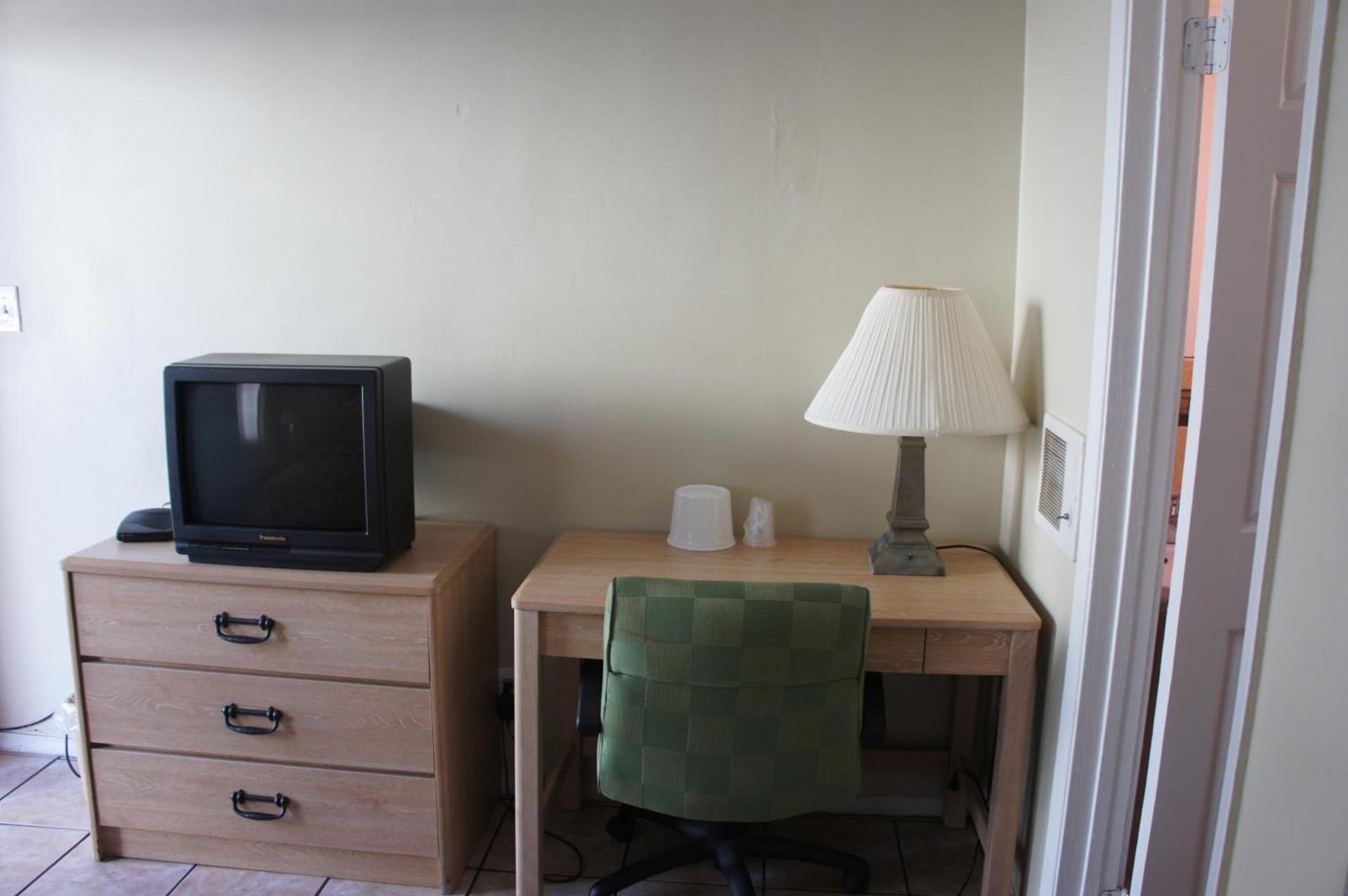 Budget Inn photo 4