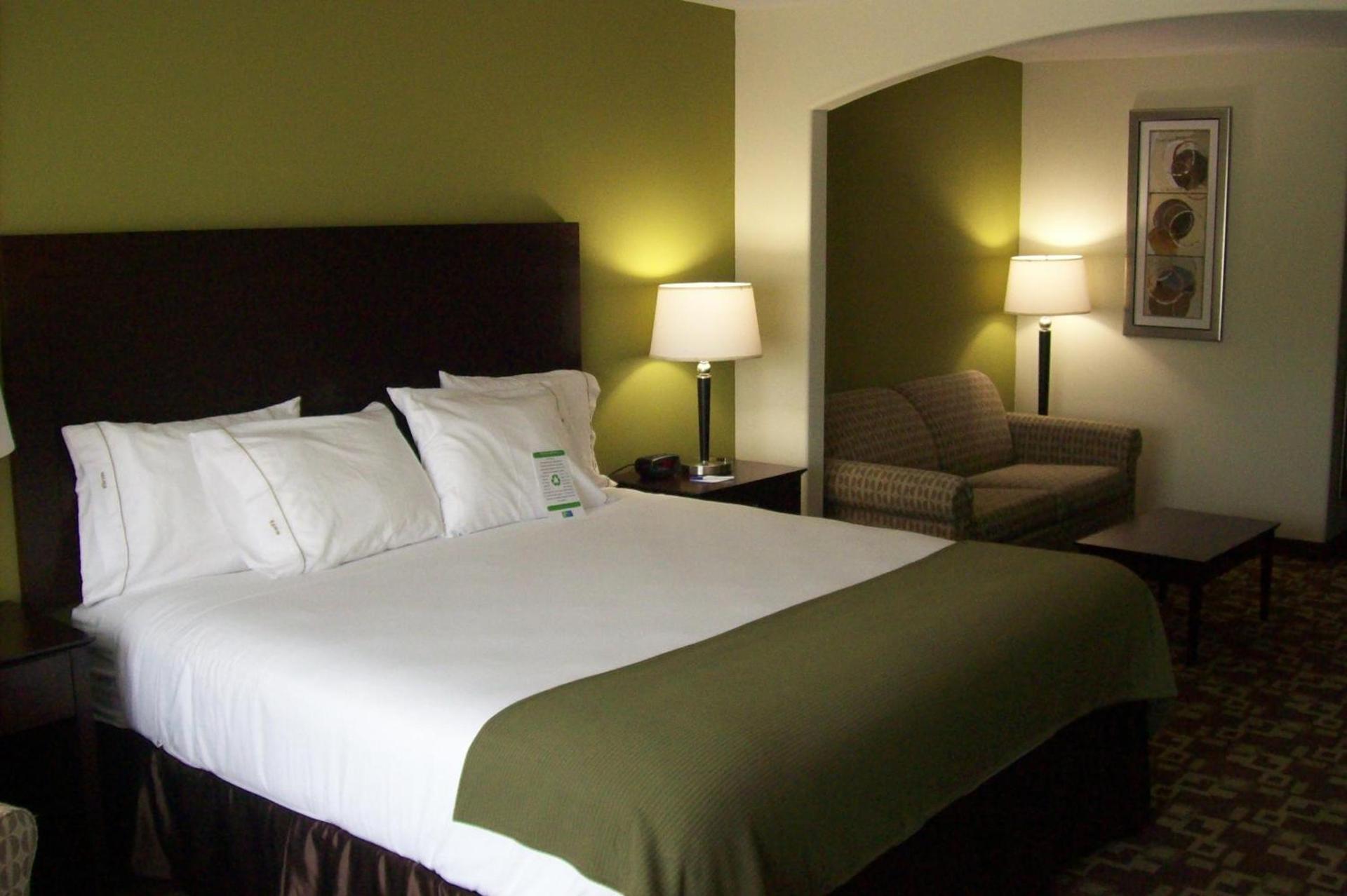 Holiday Inn Express Hotel & Suites Kansas City Sports Complex by IHG photo 55