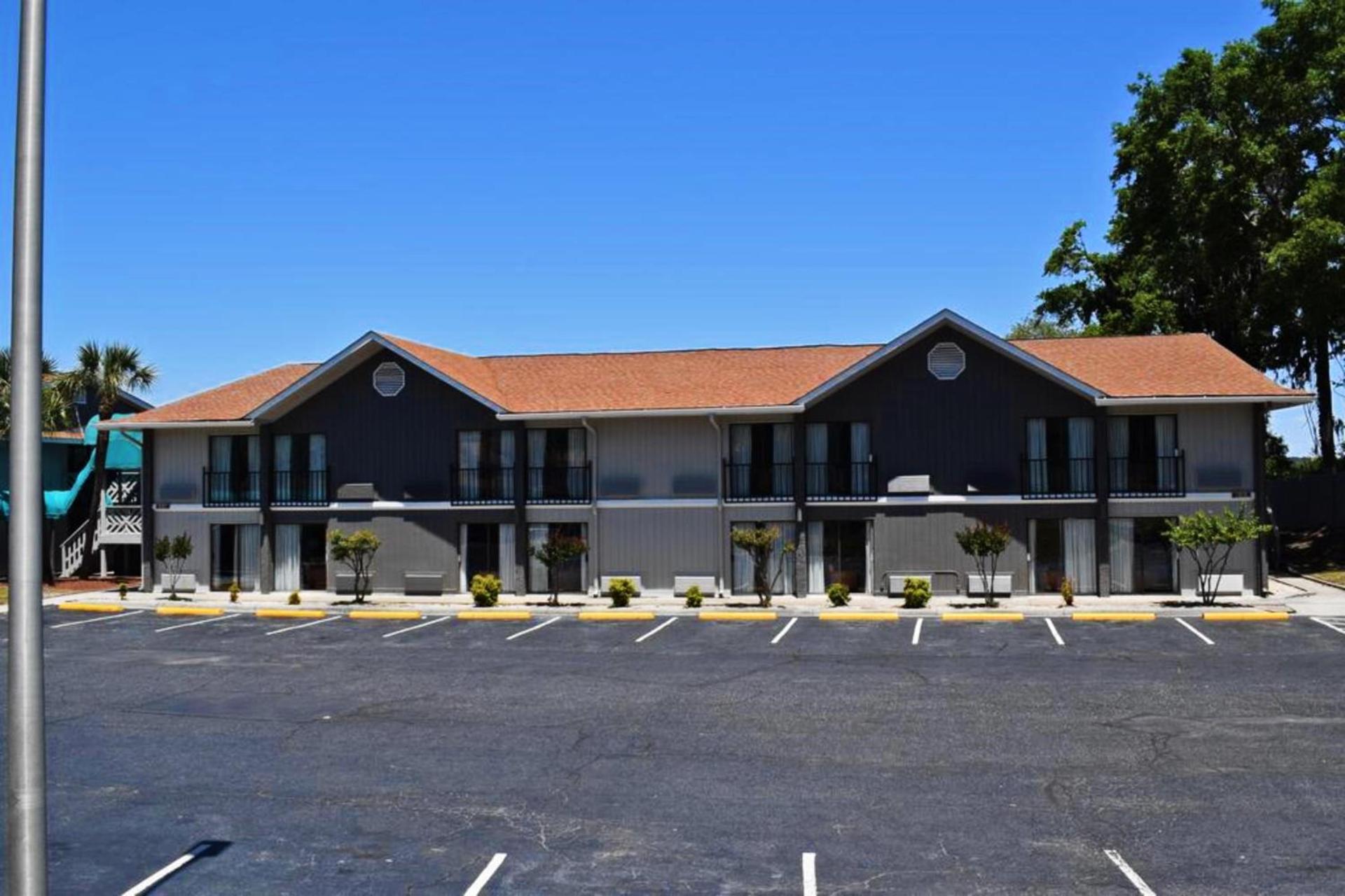 Howard Johnson by Wyndham Beaufort/Parris Island photo 28