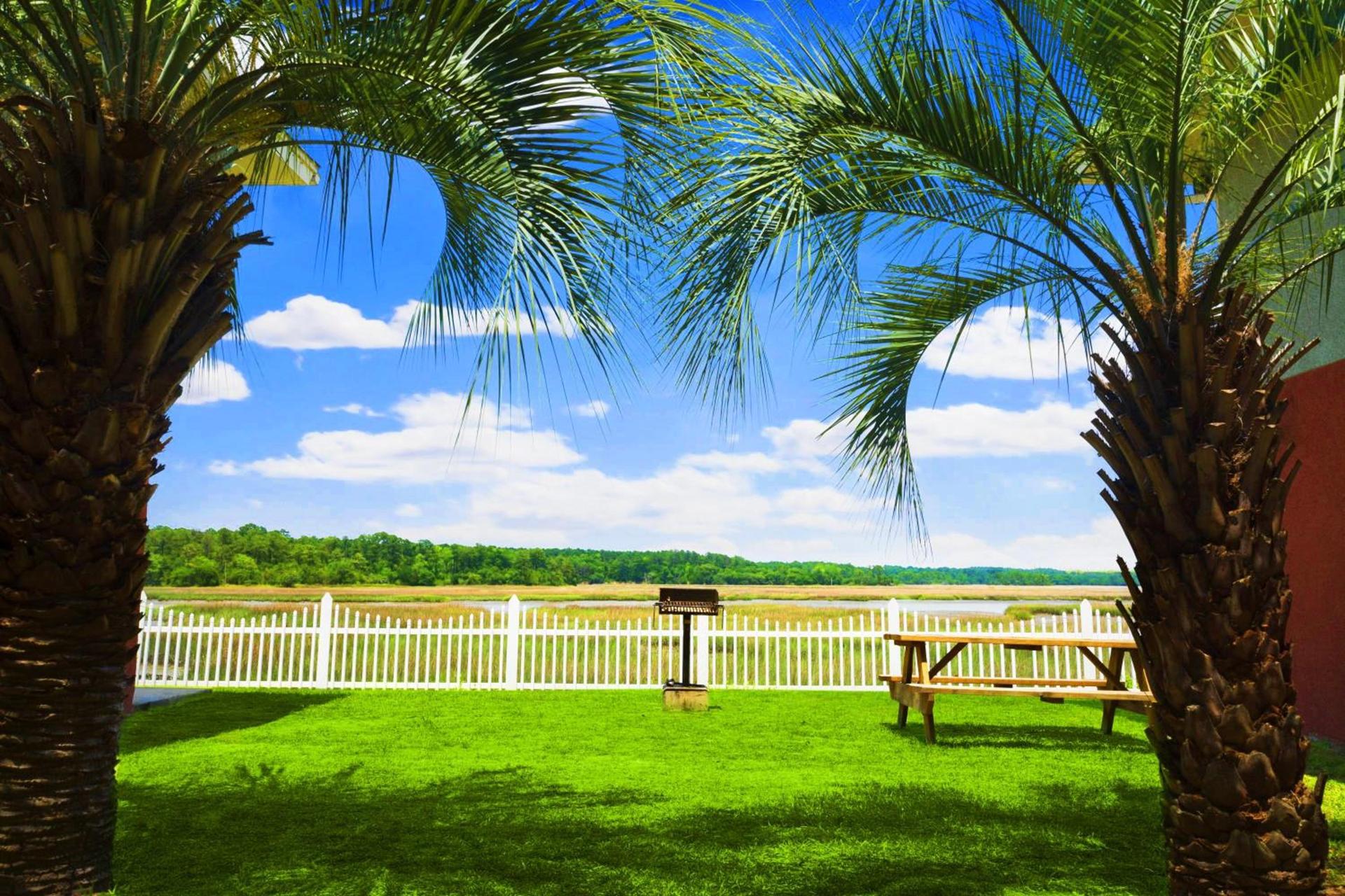 Howard Johnson by Wyndham Beaufort/Parris Island photo 11