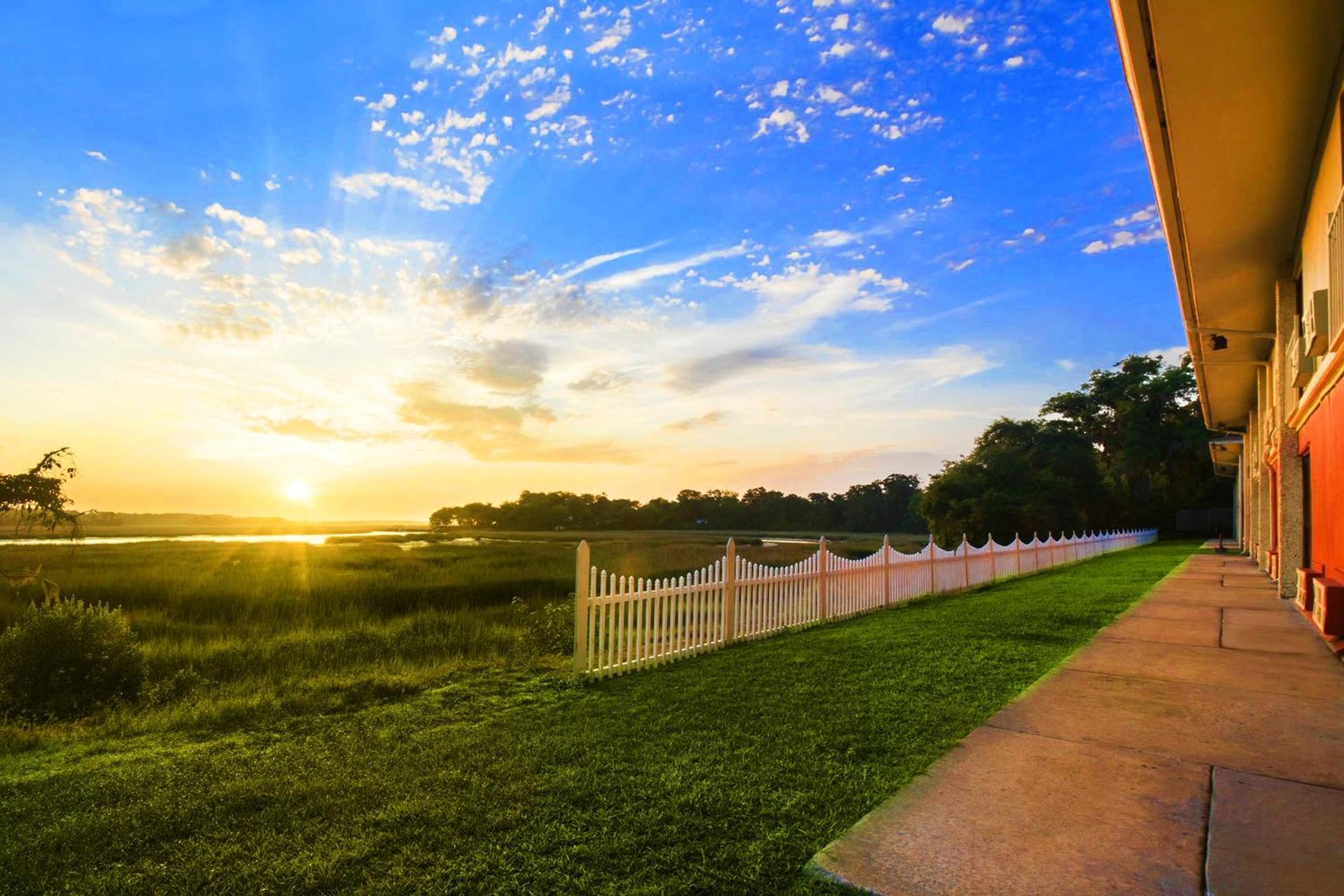 Howard Johnson by Wyndham Beaufort/Parris Island photo 31