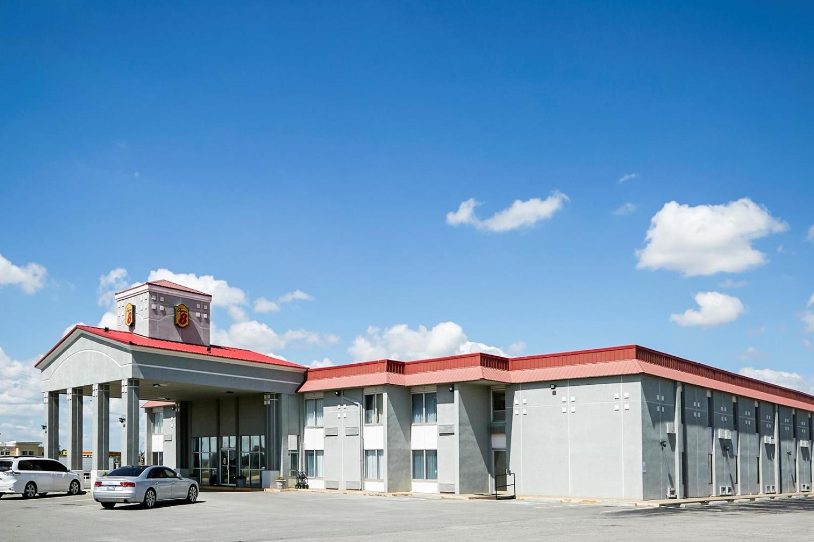 Super 8 by Wyndham Elk City photo 11