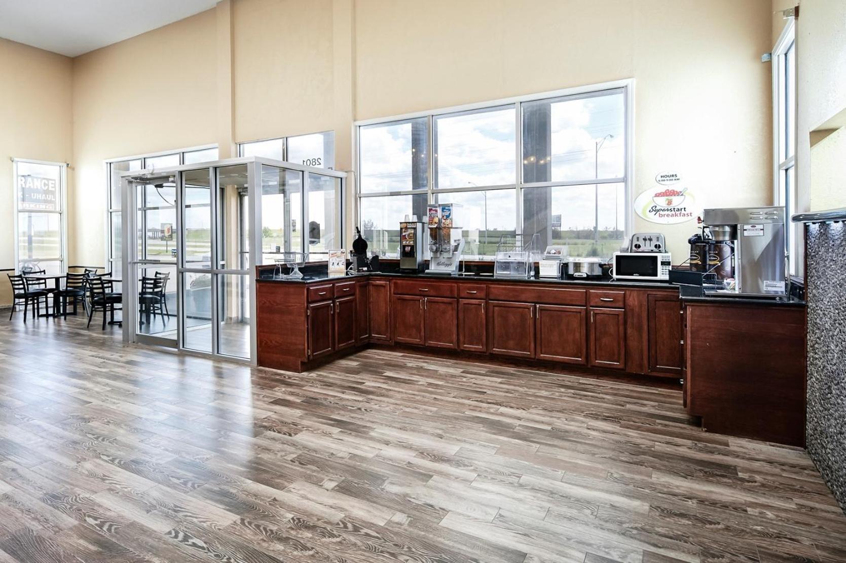 Super 8 by Wyndham Elk City photo 14