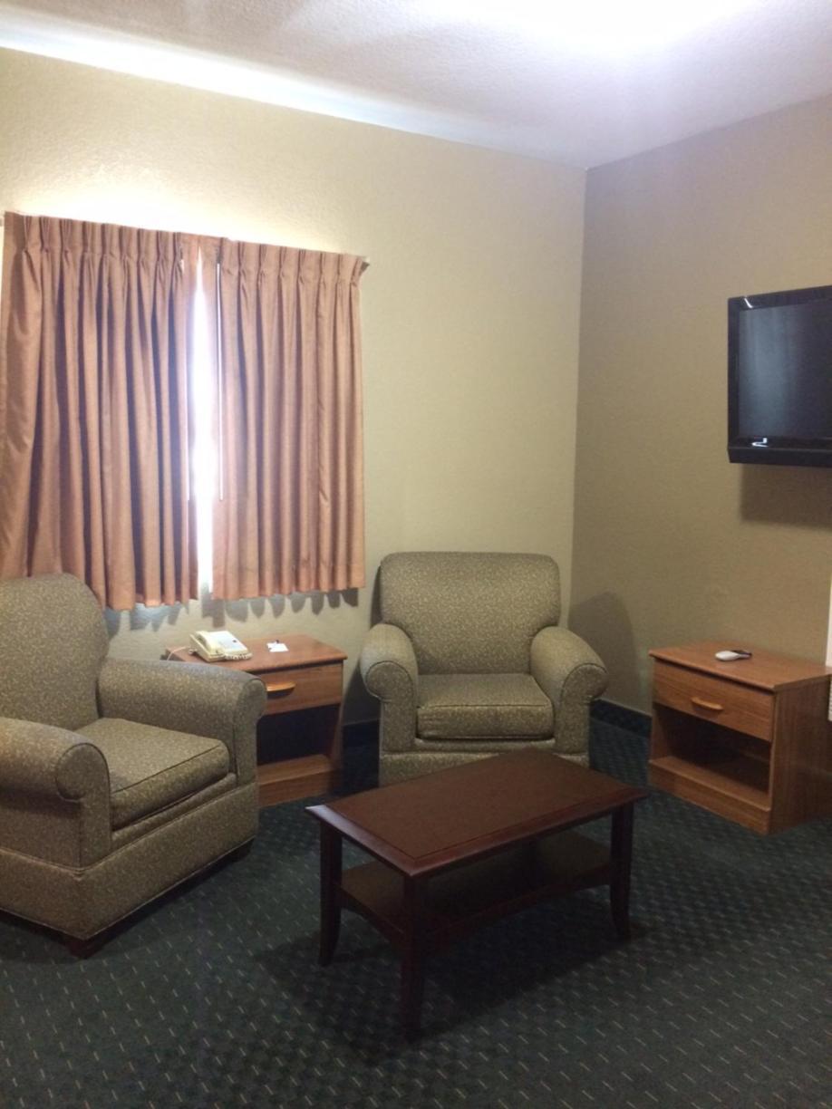 Holland Inn and Suites photo 9