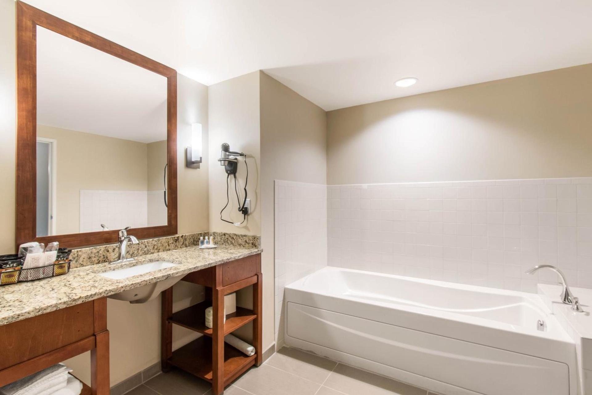 Comfort Suites Denver near Anschutz Medical Campus photo 38