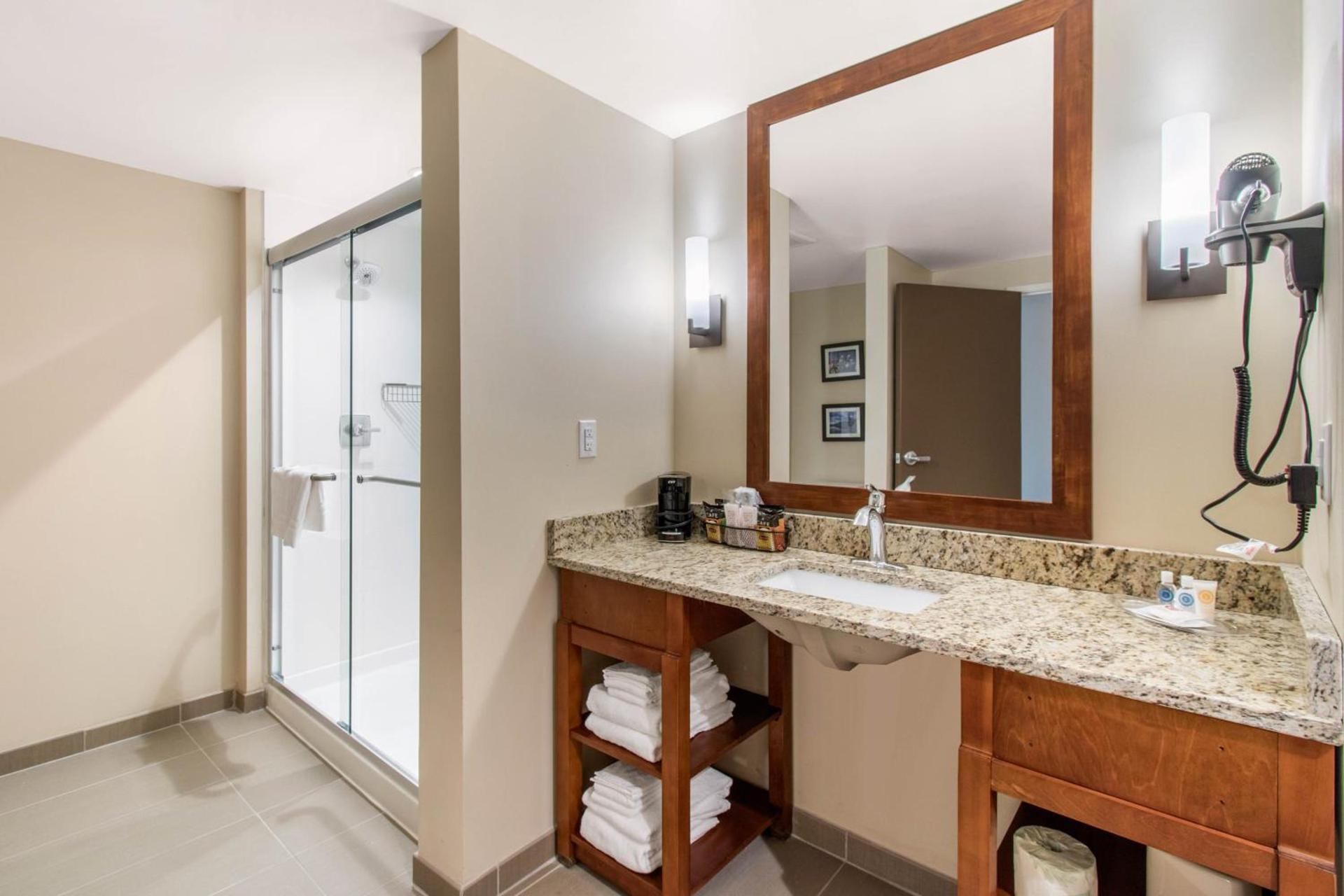 Comfort Suites Denver near Anschutz Medical Campus photo 39