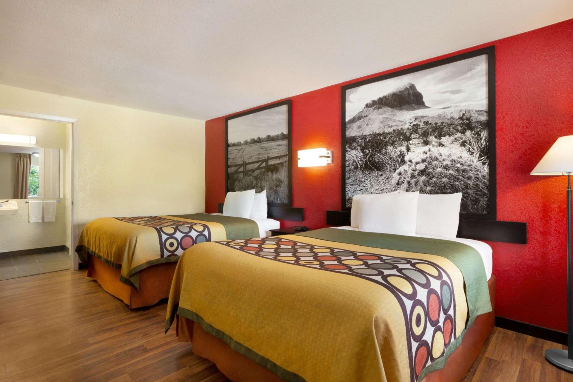 Super 8 by Wyndham Corsicana photo 18