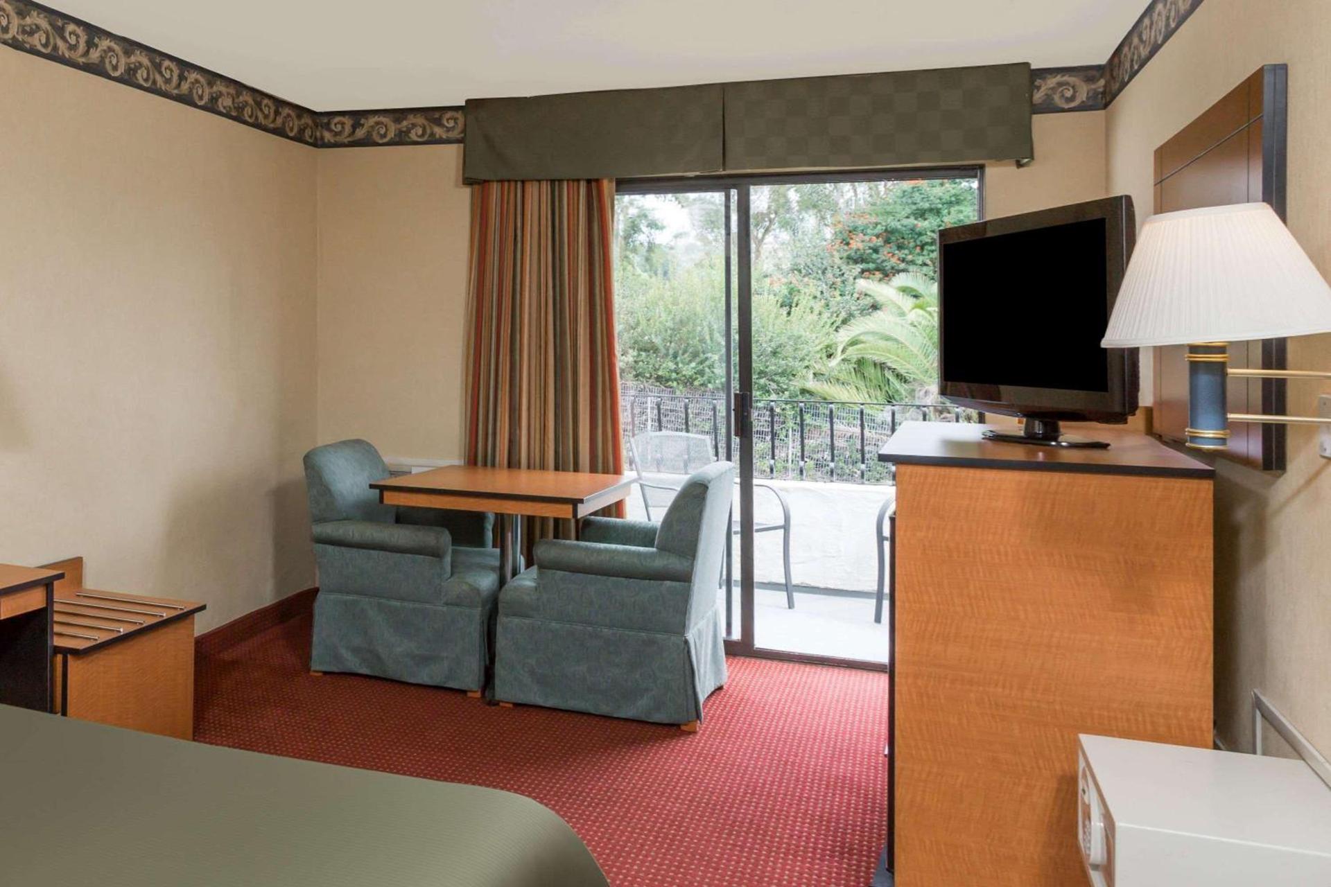 Travelodge by Wyndham San Clemente Beach photo 11