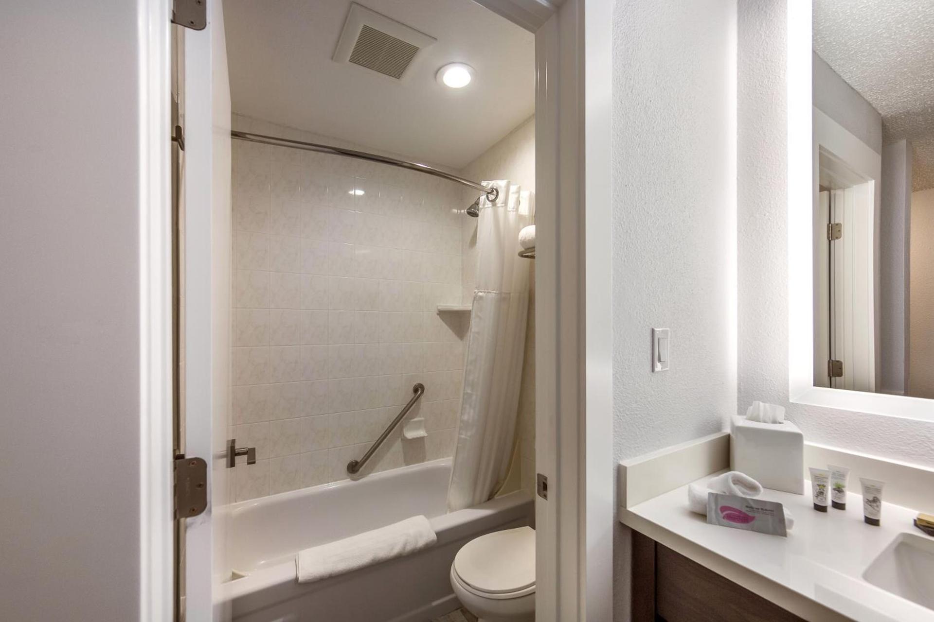 Red Lion Inn & Suites Grants Pass photo 24