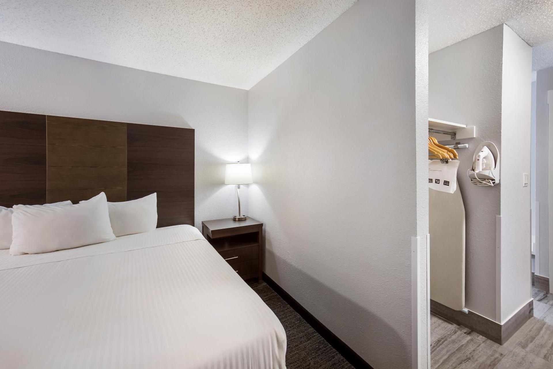 Red Lion Inn & Suites Grants Pass photo 26