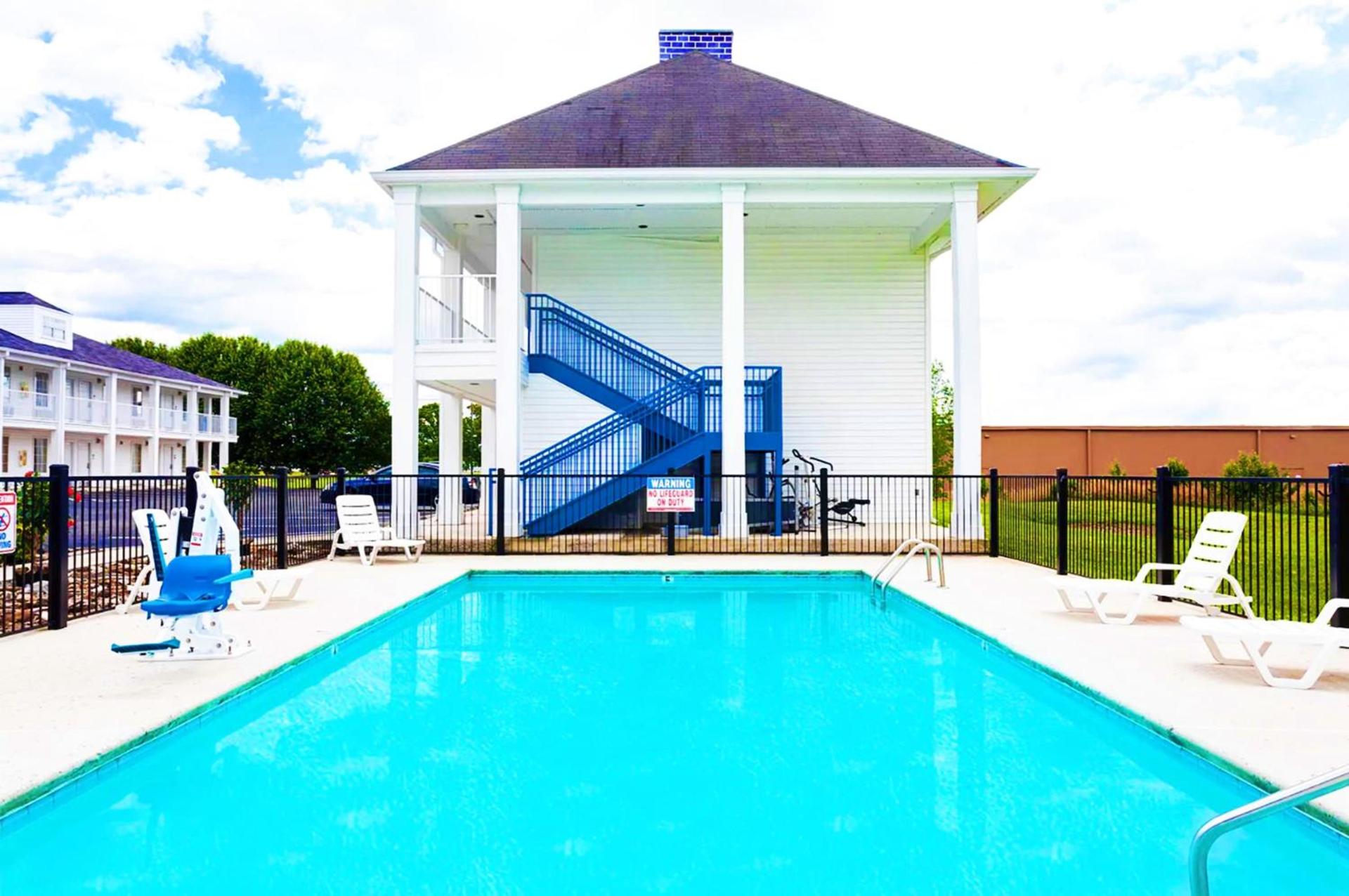 Baymont by Wyndham Tullahoma photo 17