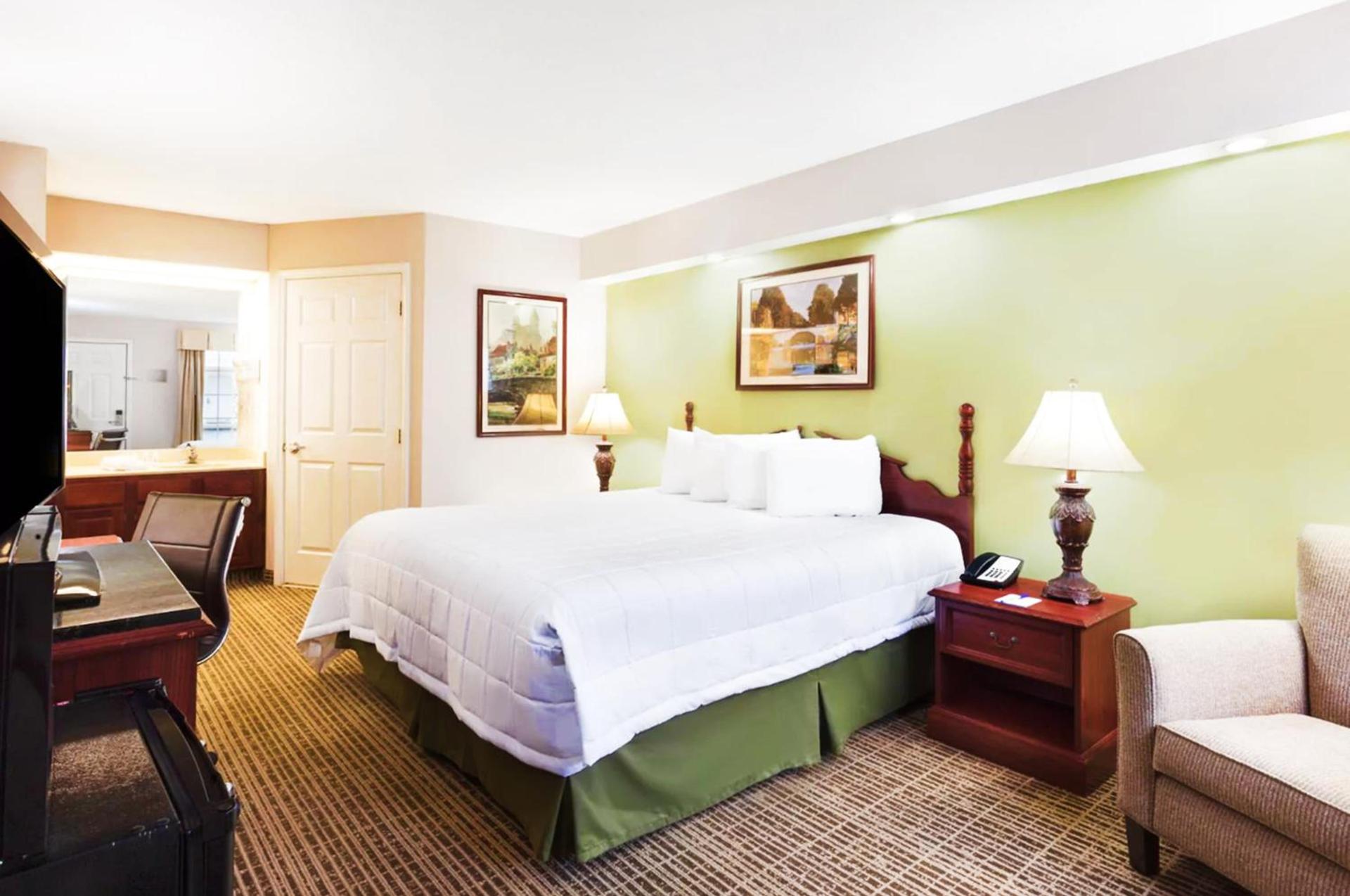 Baymont by Wyndham Tullahoma photo 18