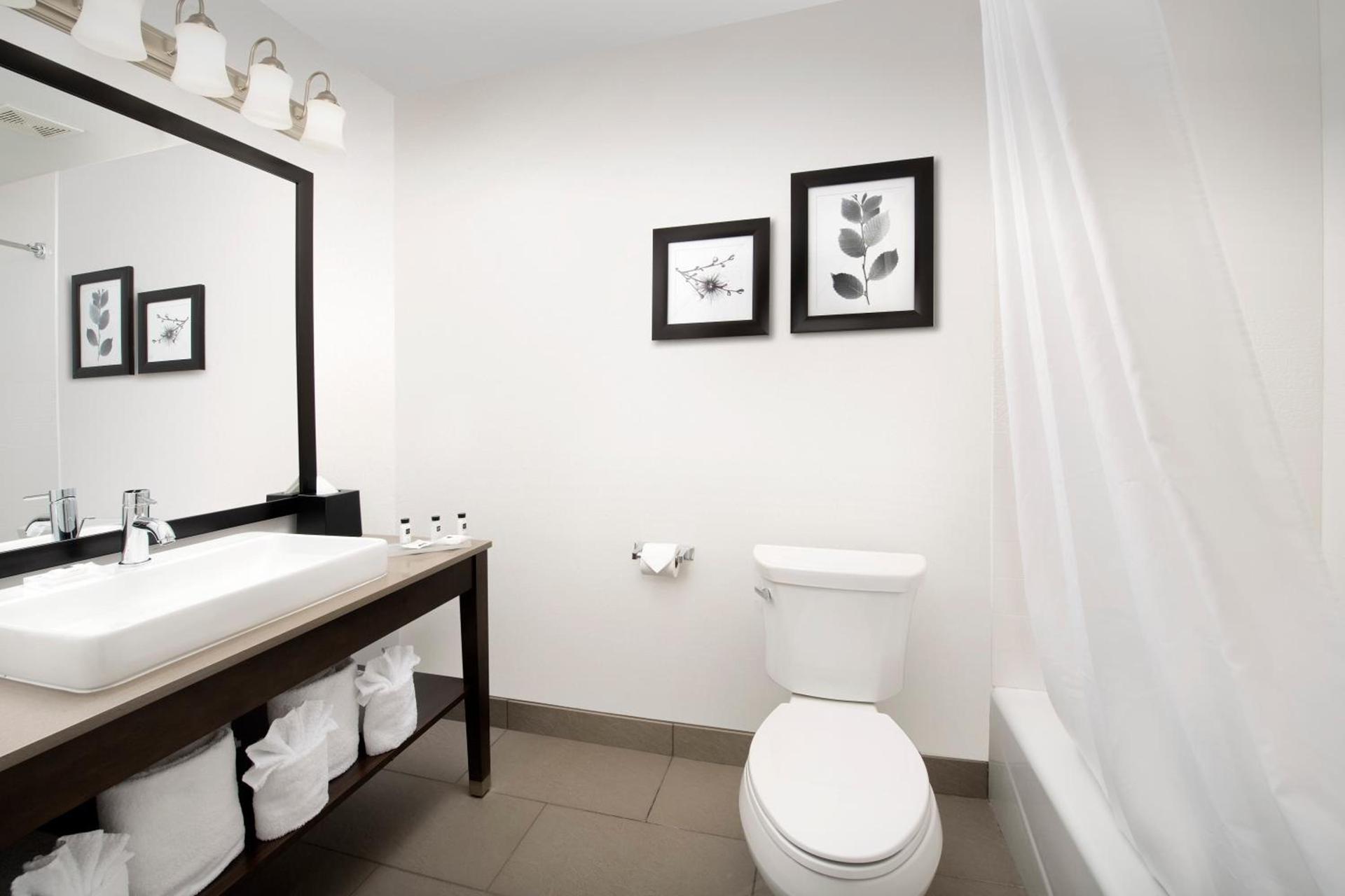 Country Inn & Suites by Radisson, Humble IAH East photo 27