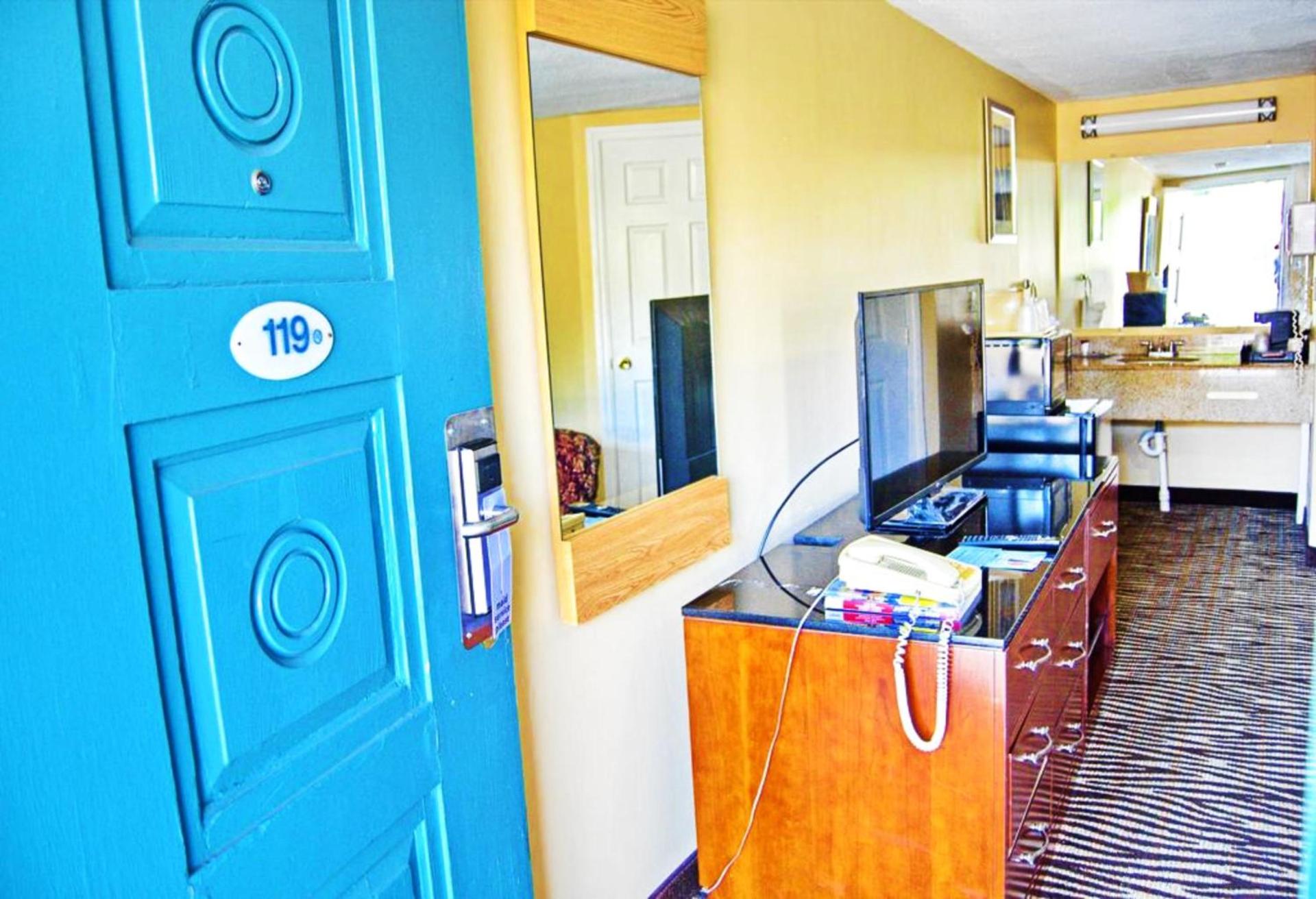 Flagship Inn & Suites photo 18