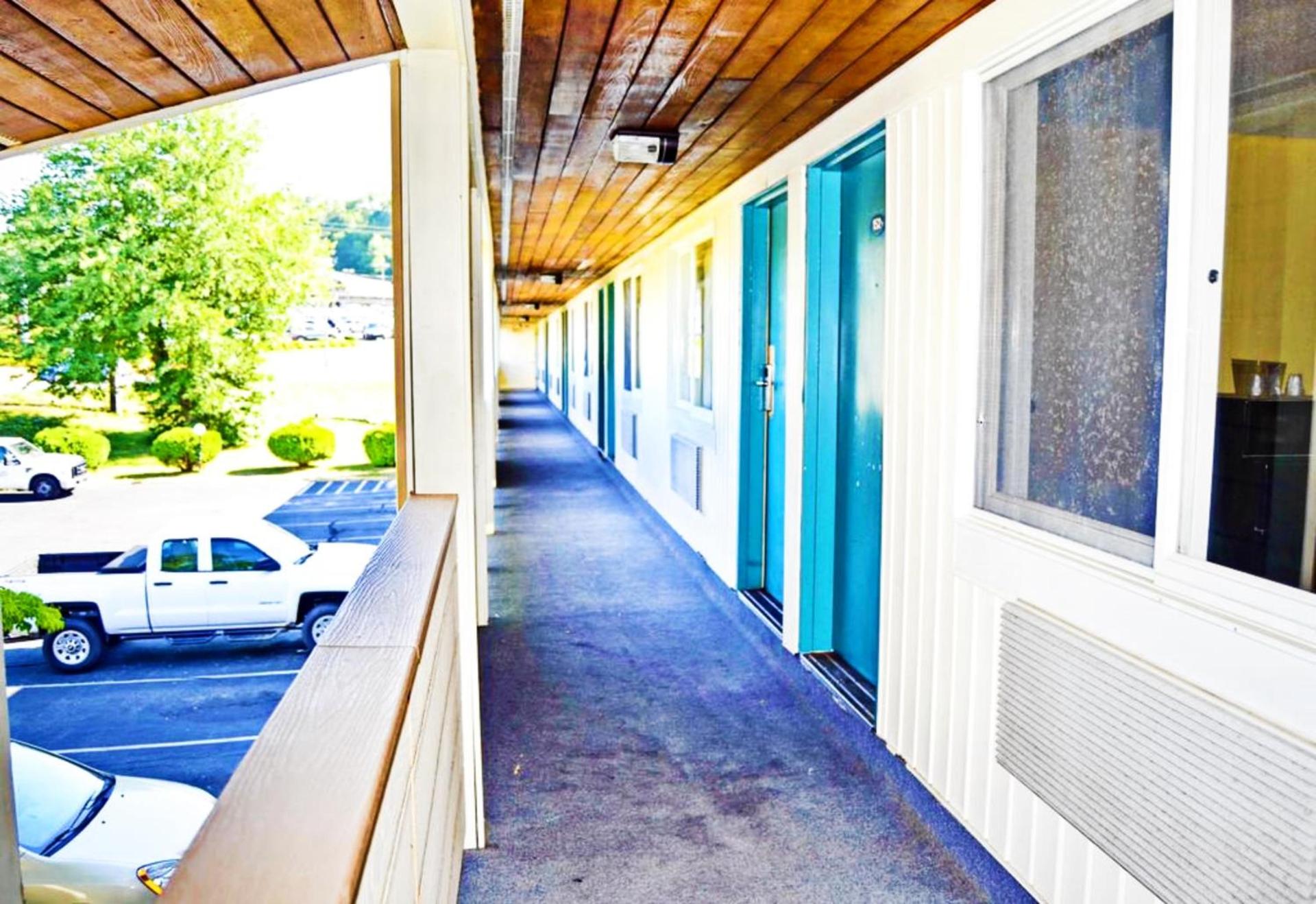 Flagship Inn & Suites photo 5