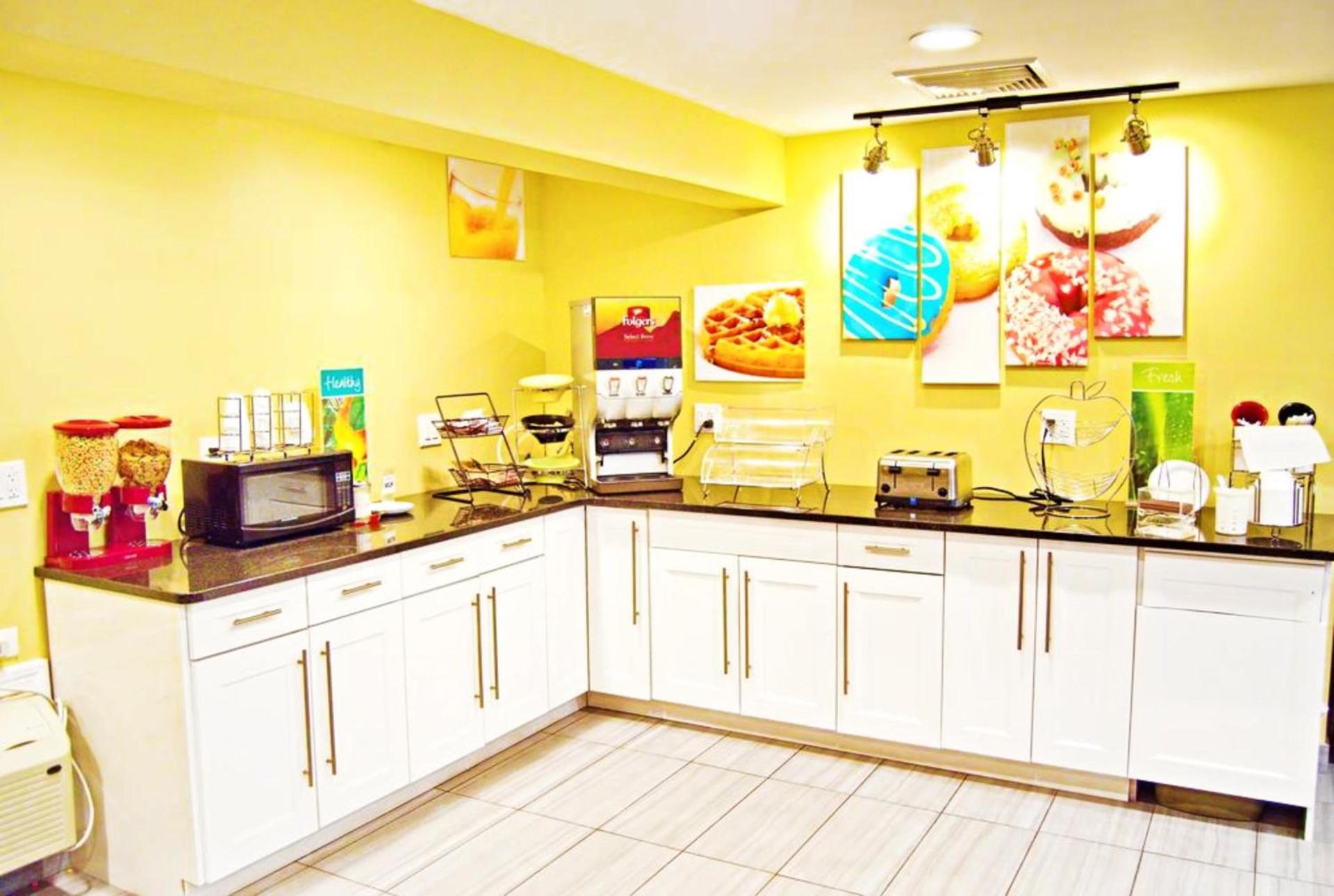 Flagship Inn & Suites photo 4