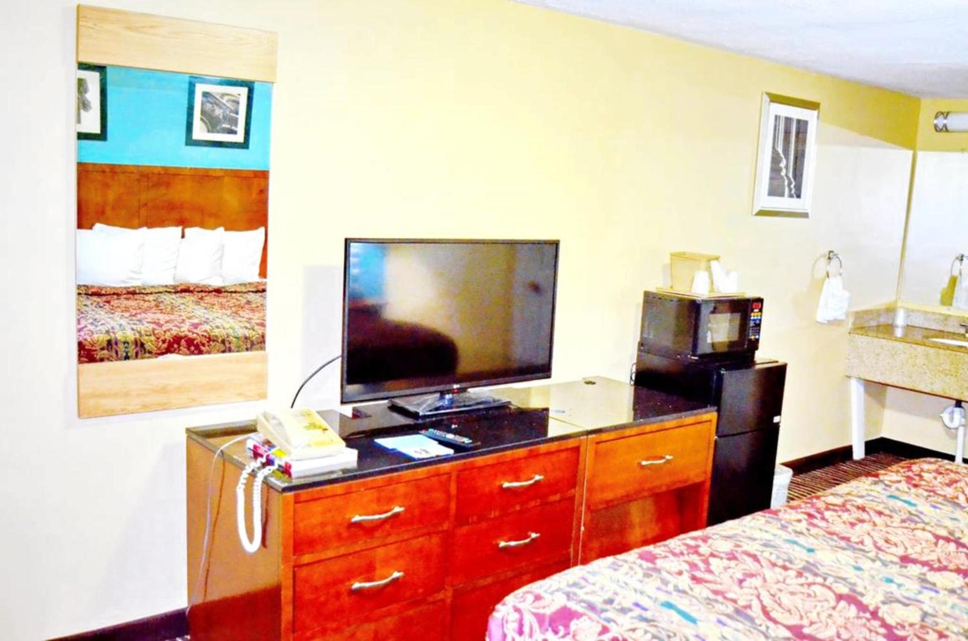 Flagship Inn & Suites photo 21