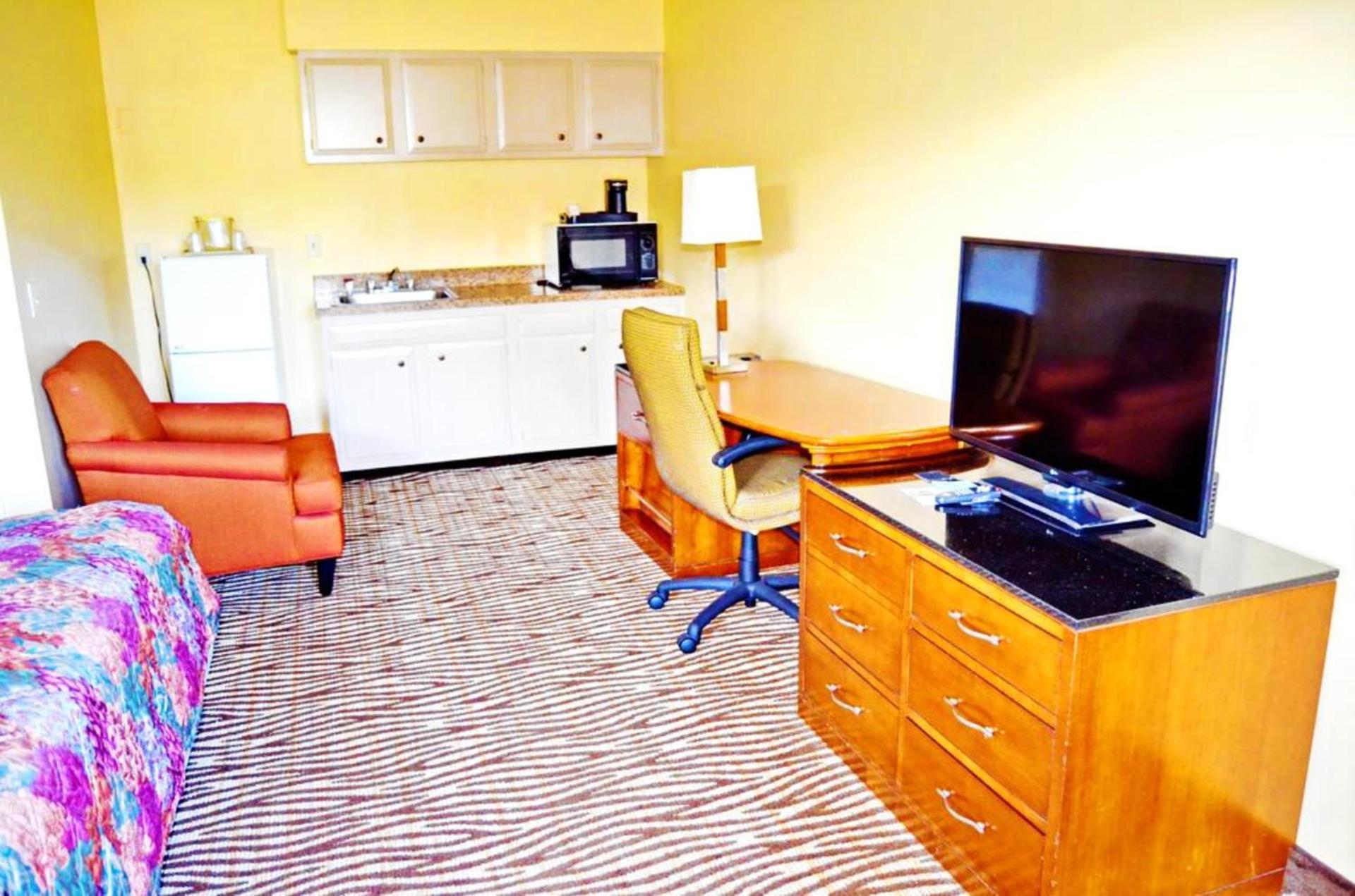 Flagship Inn & Suites photo 16