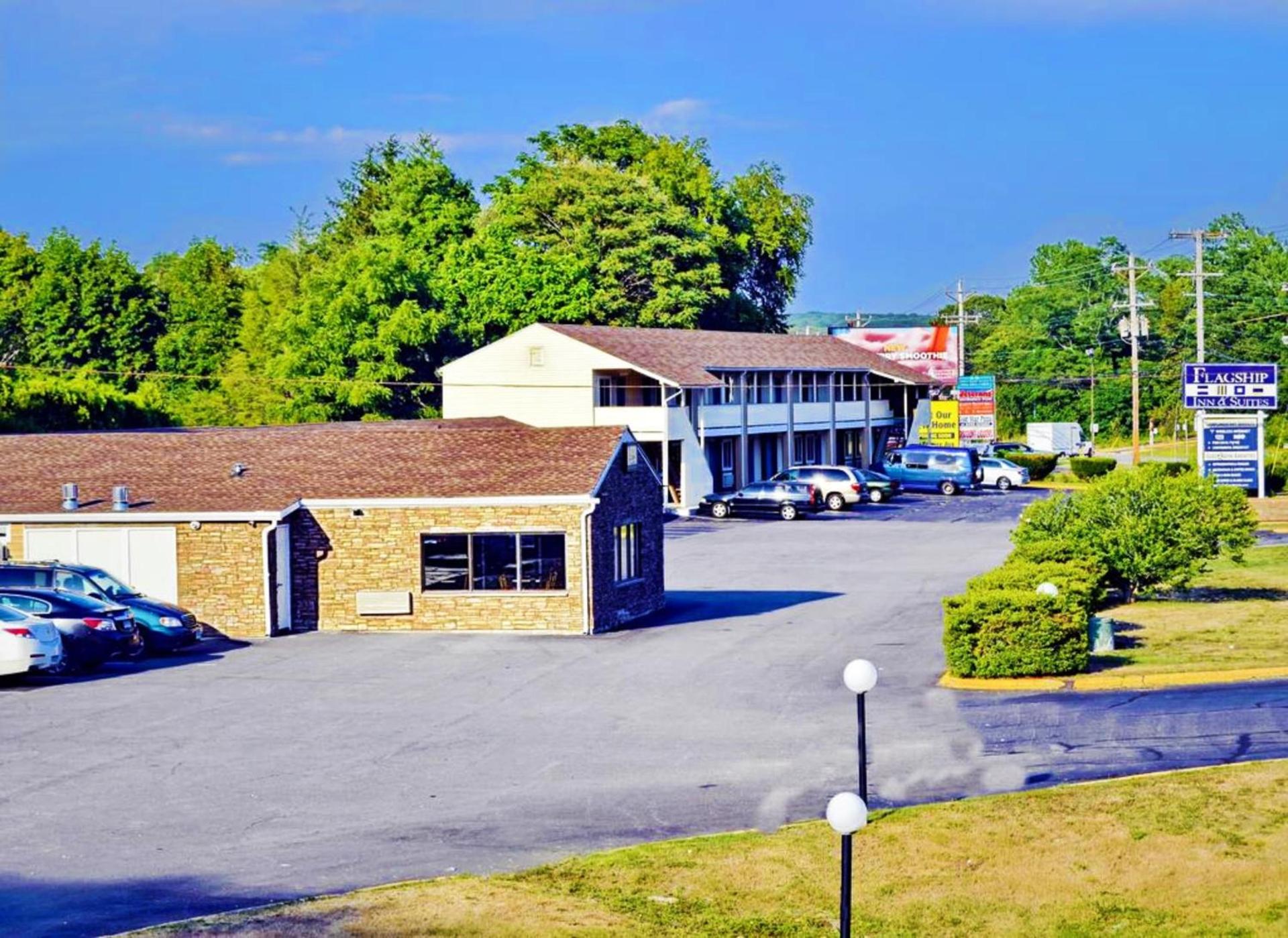 Flagship Inn & Suites photo 2