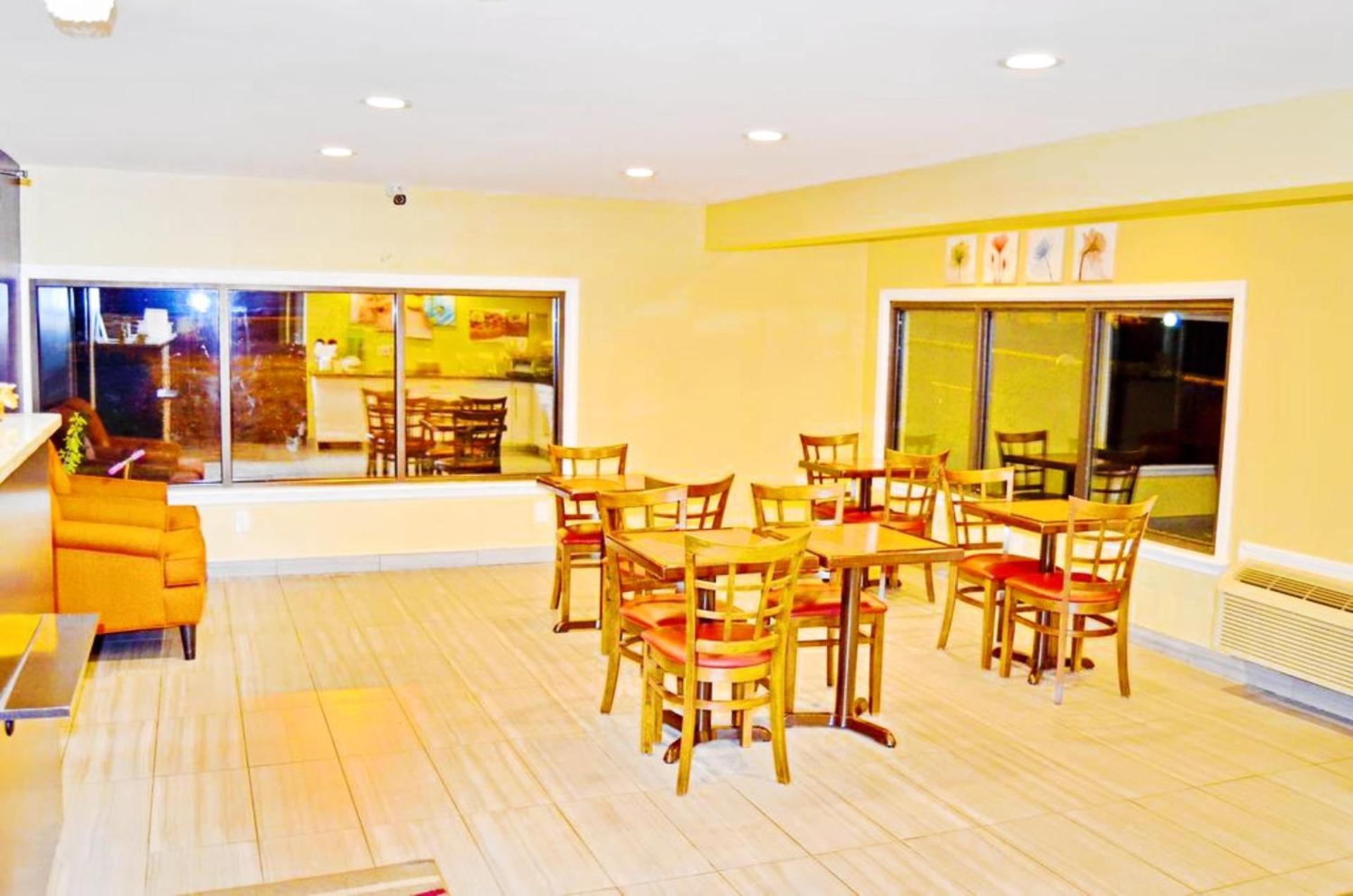 Flagship Inn & Suites photo 11