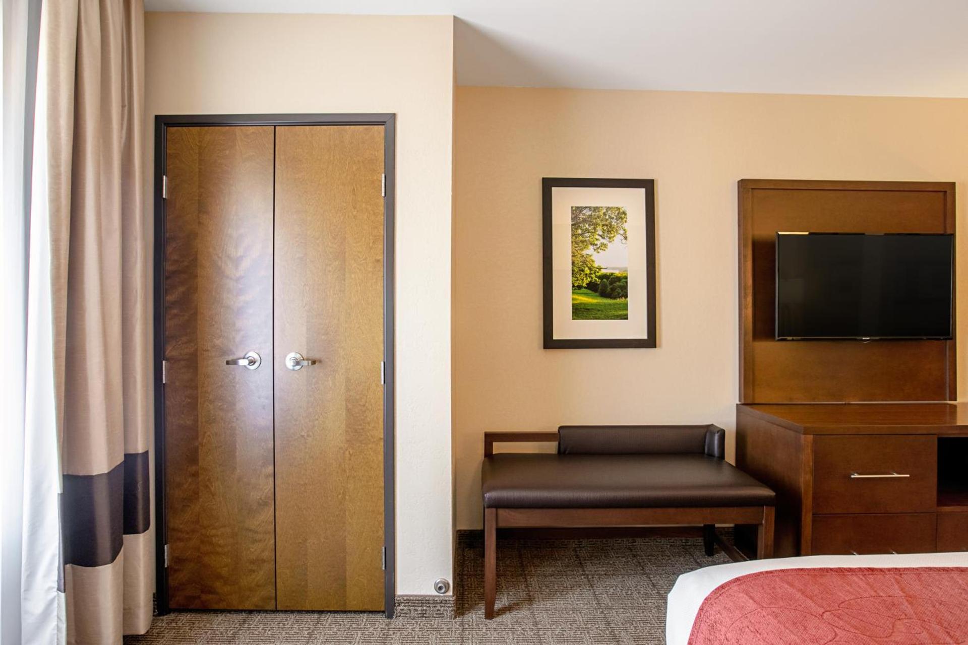 Comfort Suites Fishkill near Interstate 84 photo 14