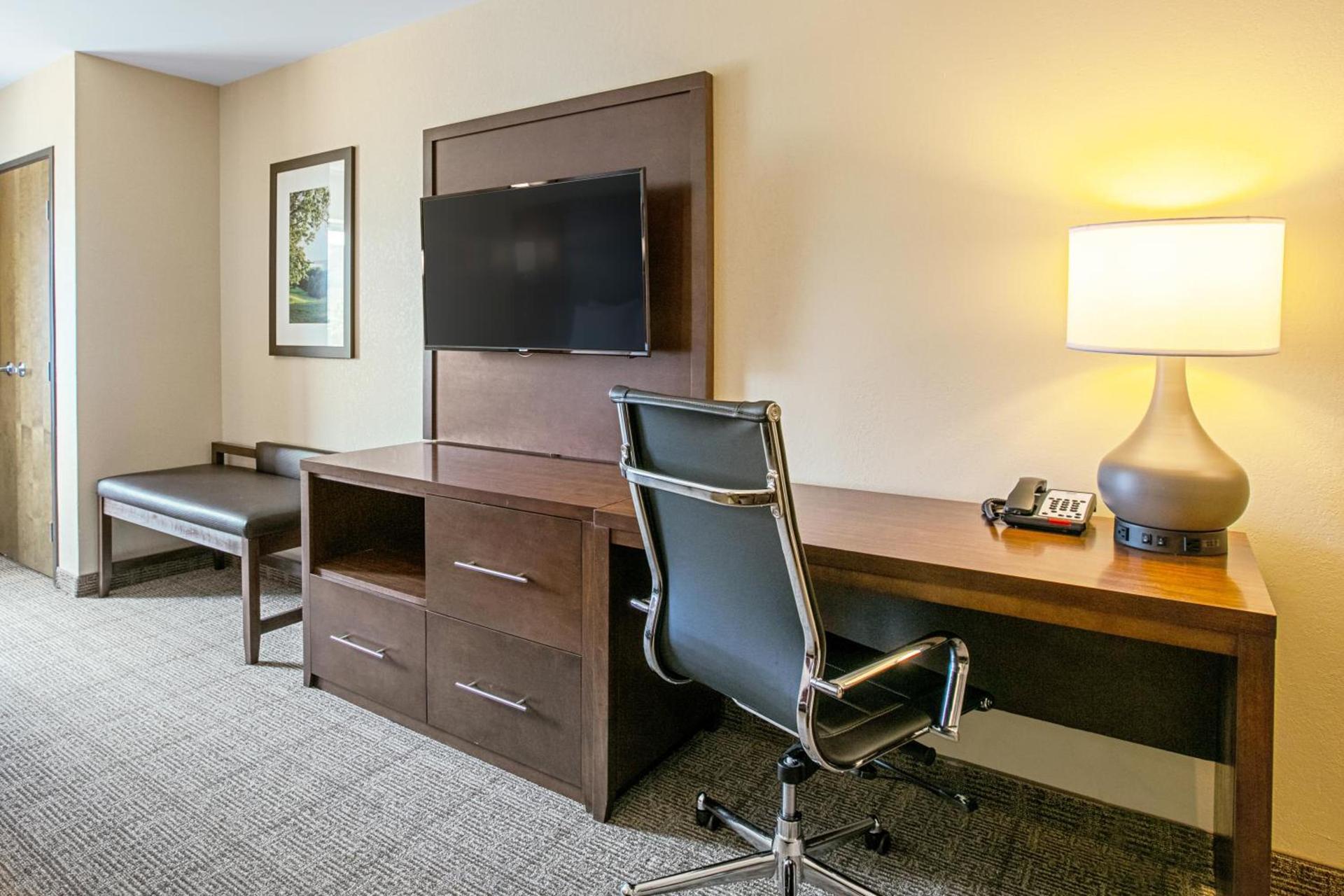 Comfort Suites Fishkill near Interstate 84 photo 20