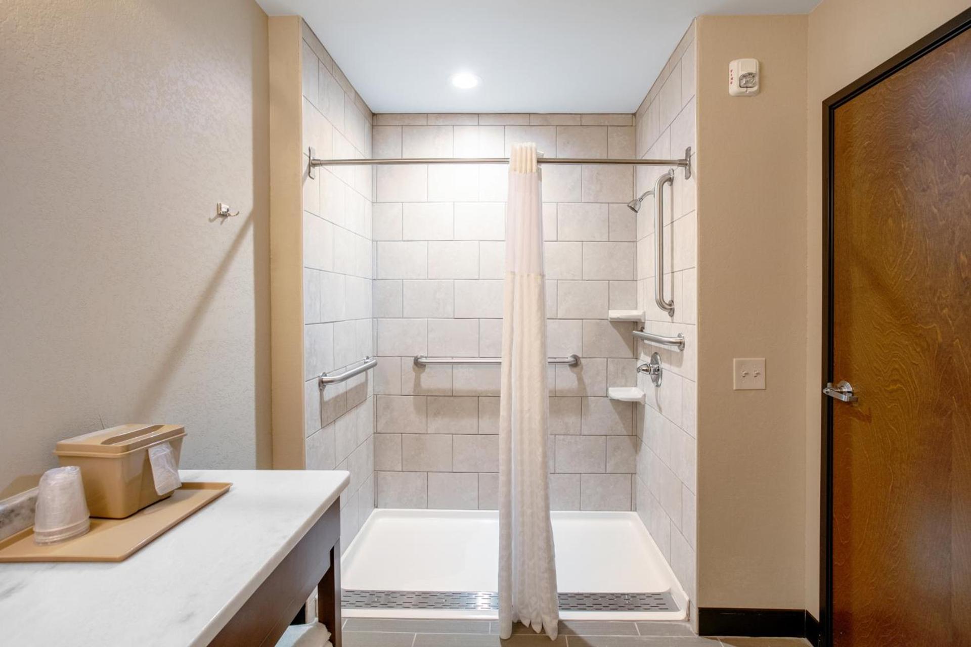 Comfort Suites Fishkill near Interstate 84 photo 22