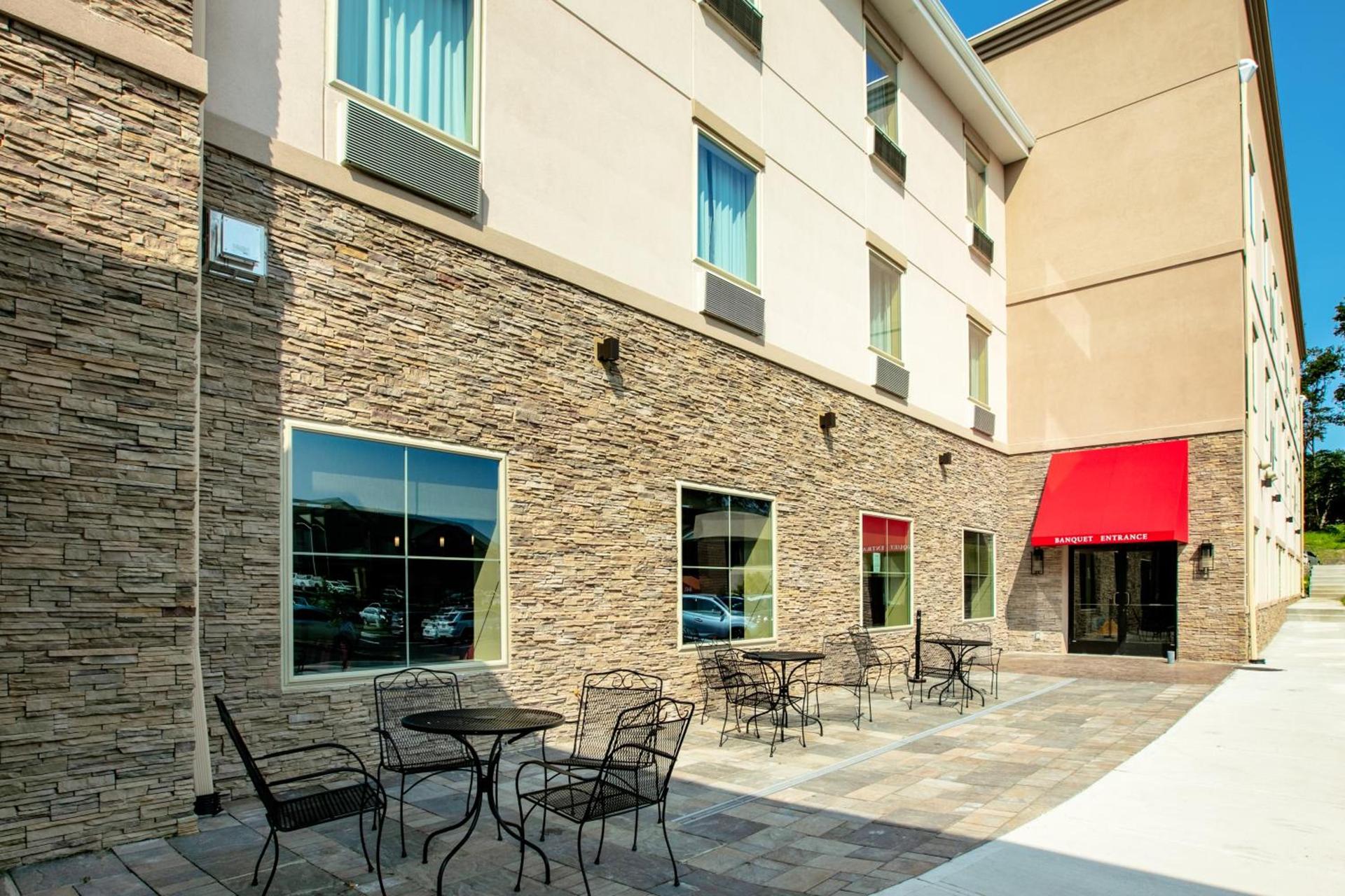 Comfort Suites Fishkill near Interstate 84 photo 9