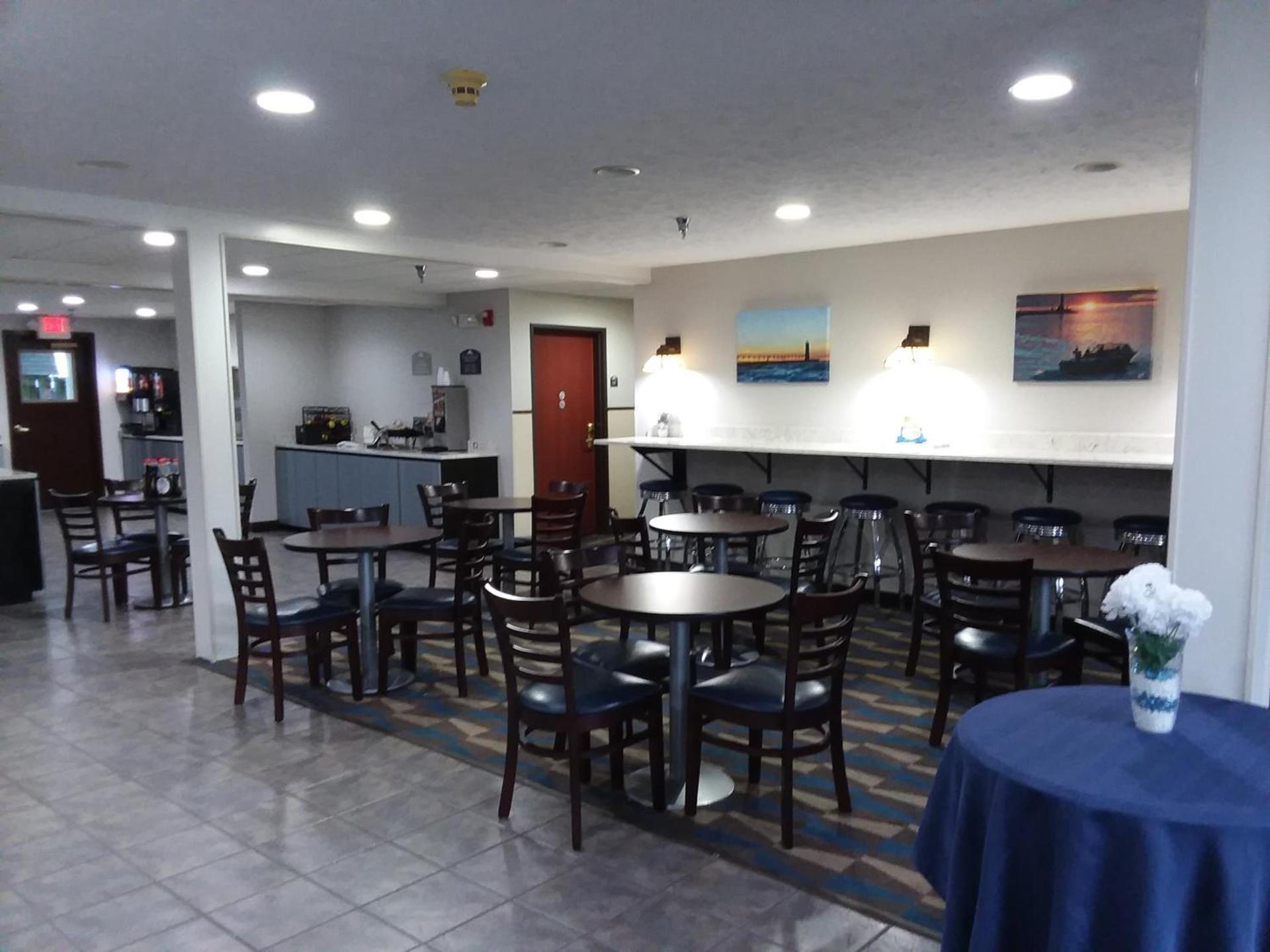 Microtel Inn and Suites Manistee photo 6