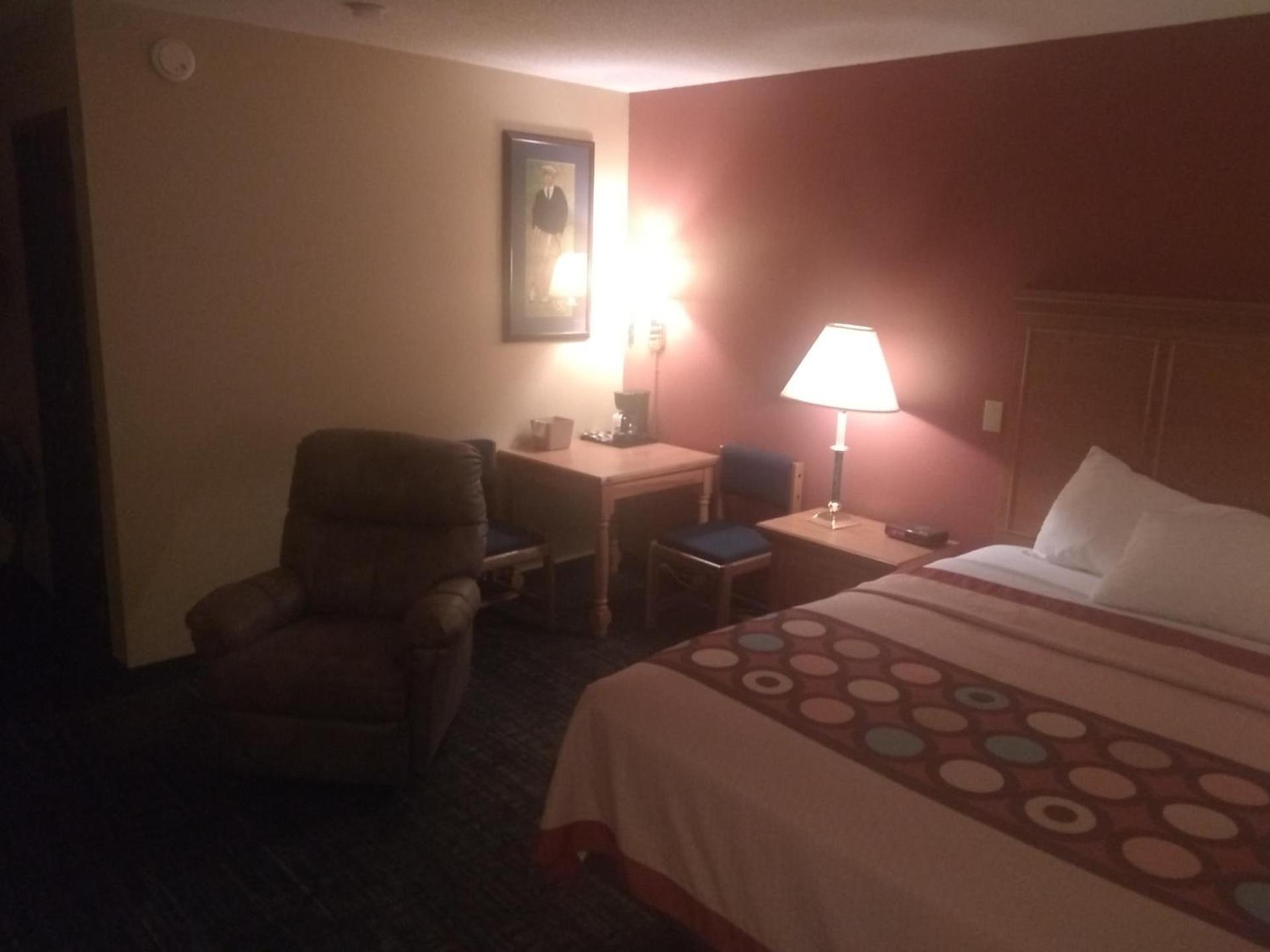 Super 8 by Wyndham Baxter/Brainerd Area photo 11