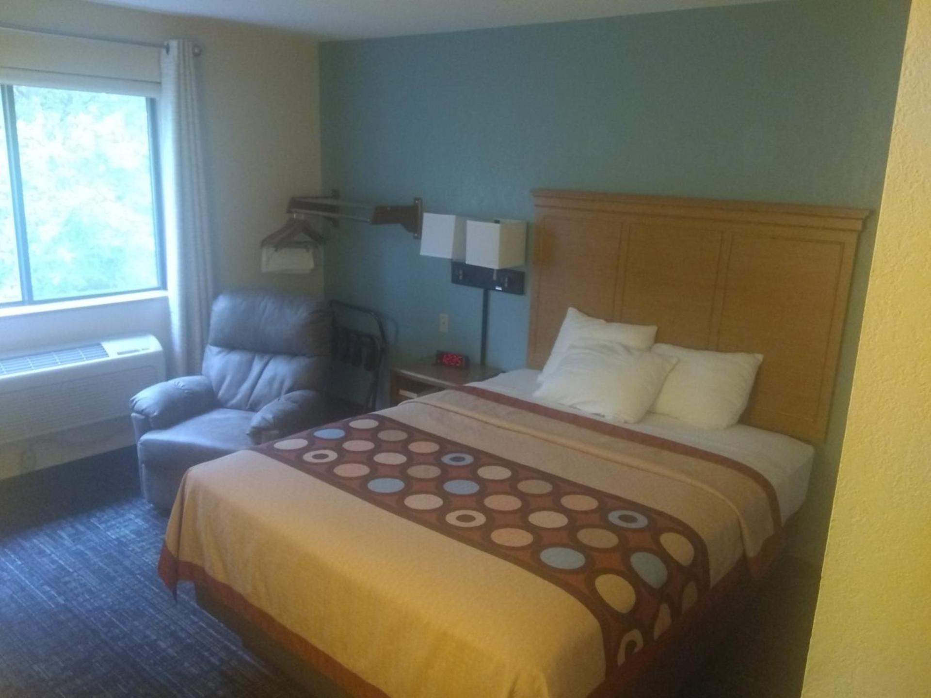 Super 8 by Wyndham Baxter/Brainerd Area photo 10