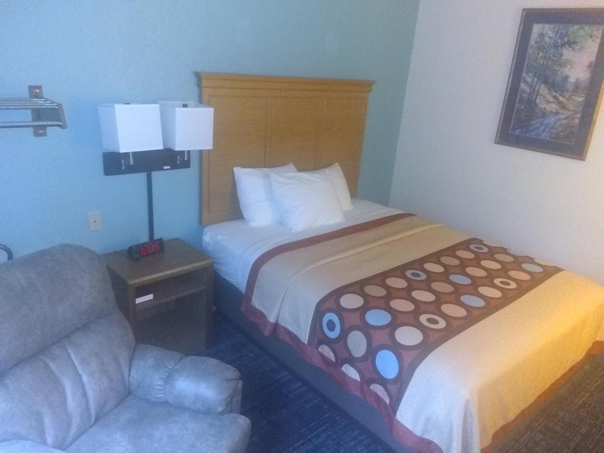 Super 8 by Wyndham Baxter/Brainerd Area photo 5