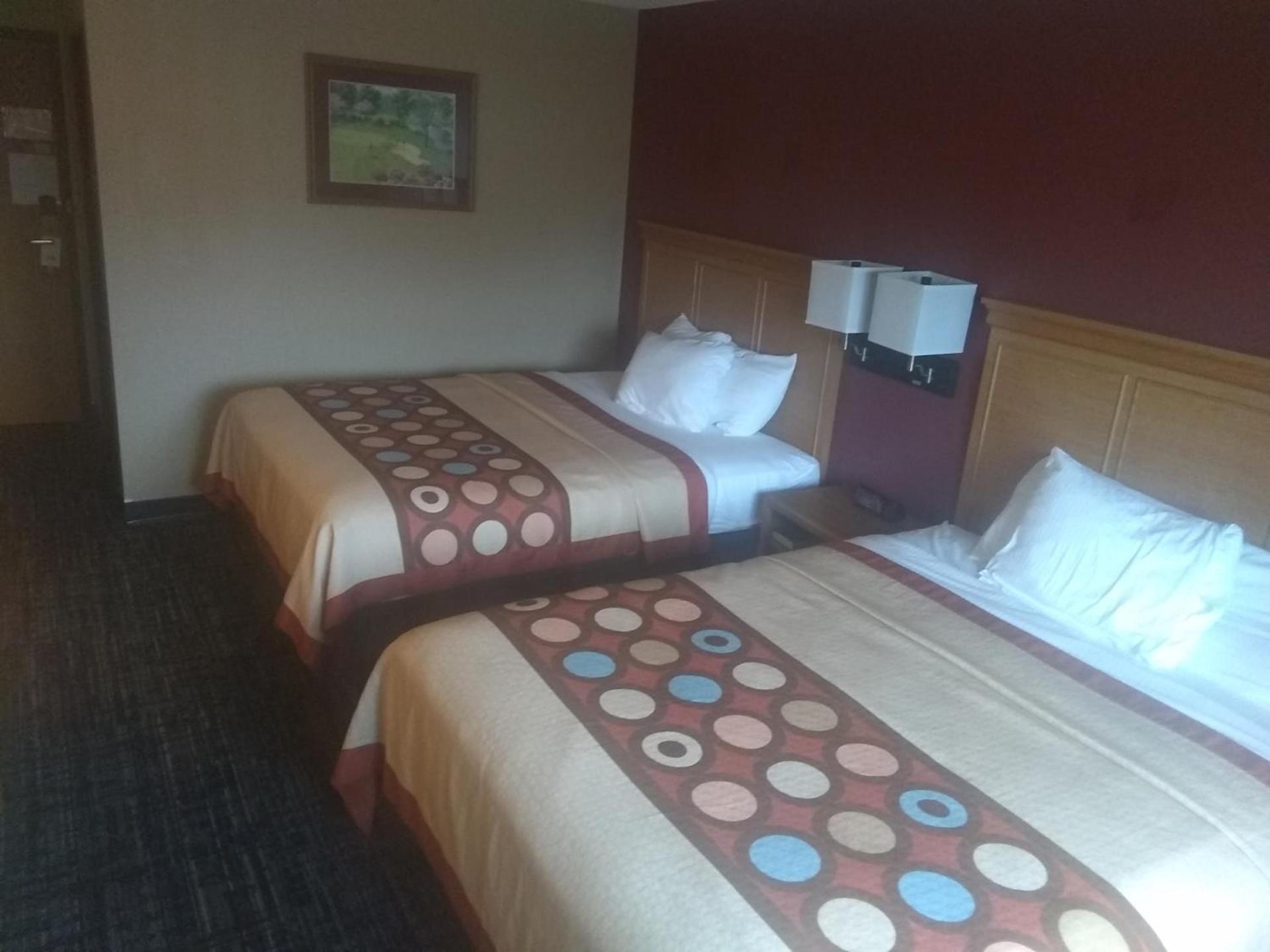 Super 8 by Wyndham Baxter/Brainerd Area photo 4