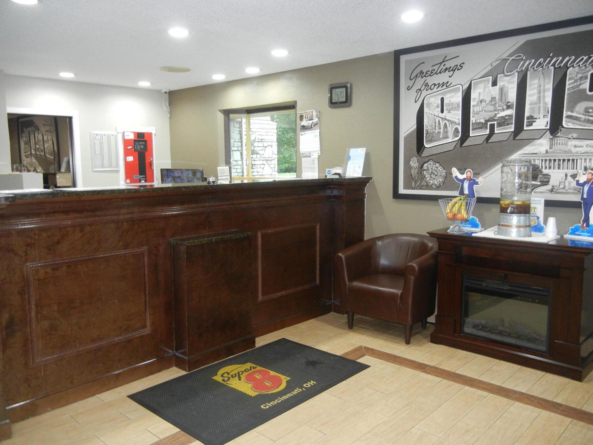 Super 8 by Wyndham Cincinnati-Springdale OH photo 70