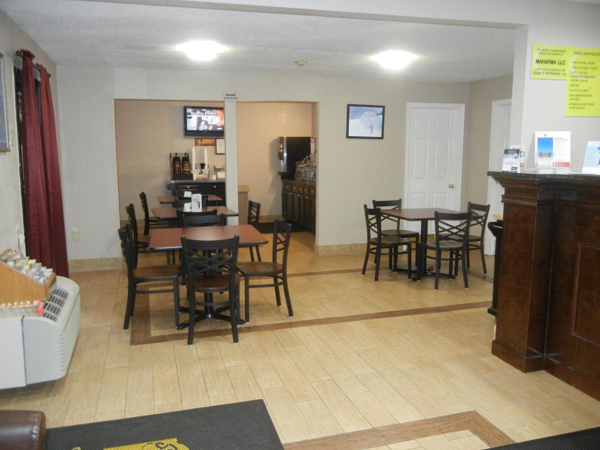 Super 8 by Wyndham Cincinnati-Springdale OH photo 68