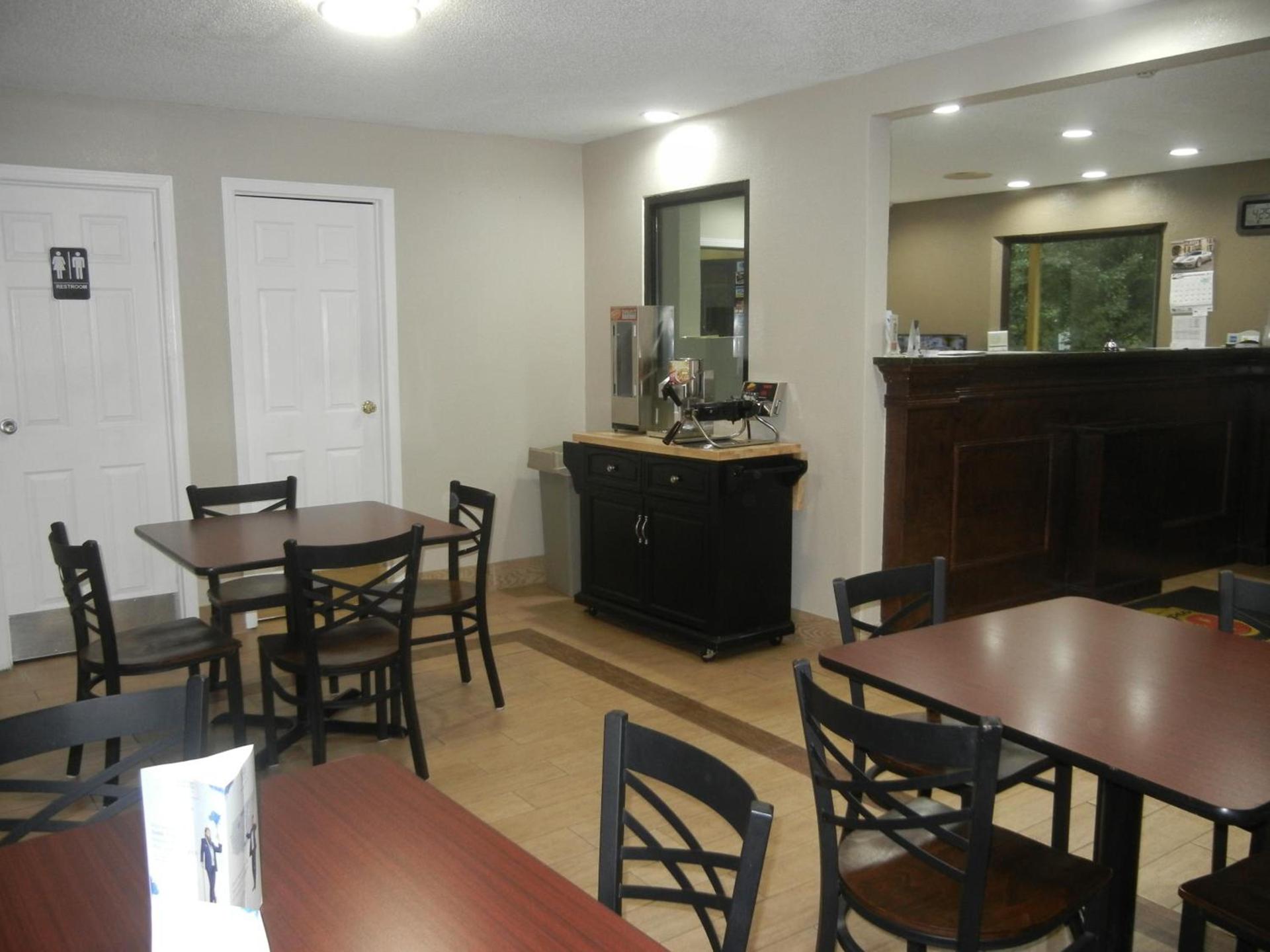 Super 8 by Wyndham Cincinnati-Springdale OH photo 67