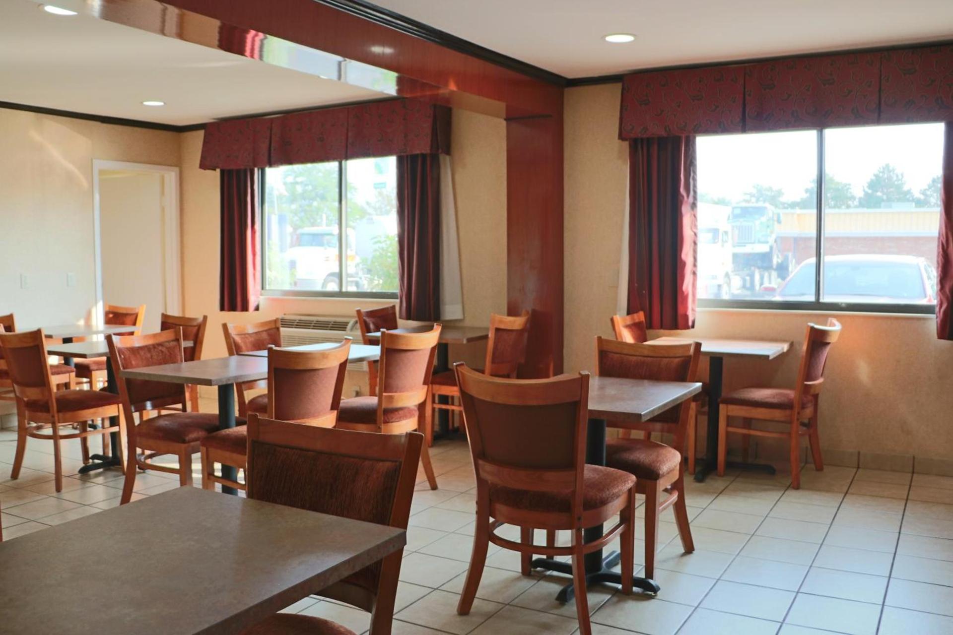 Baymont by Wyndham Perrysburg-Toledo photo 36