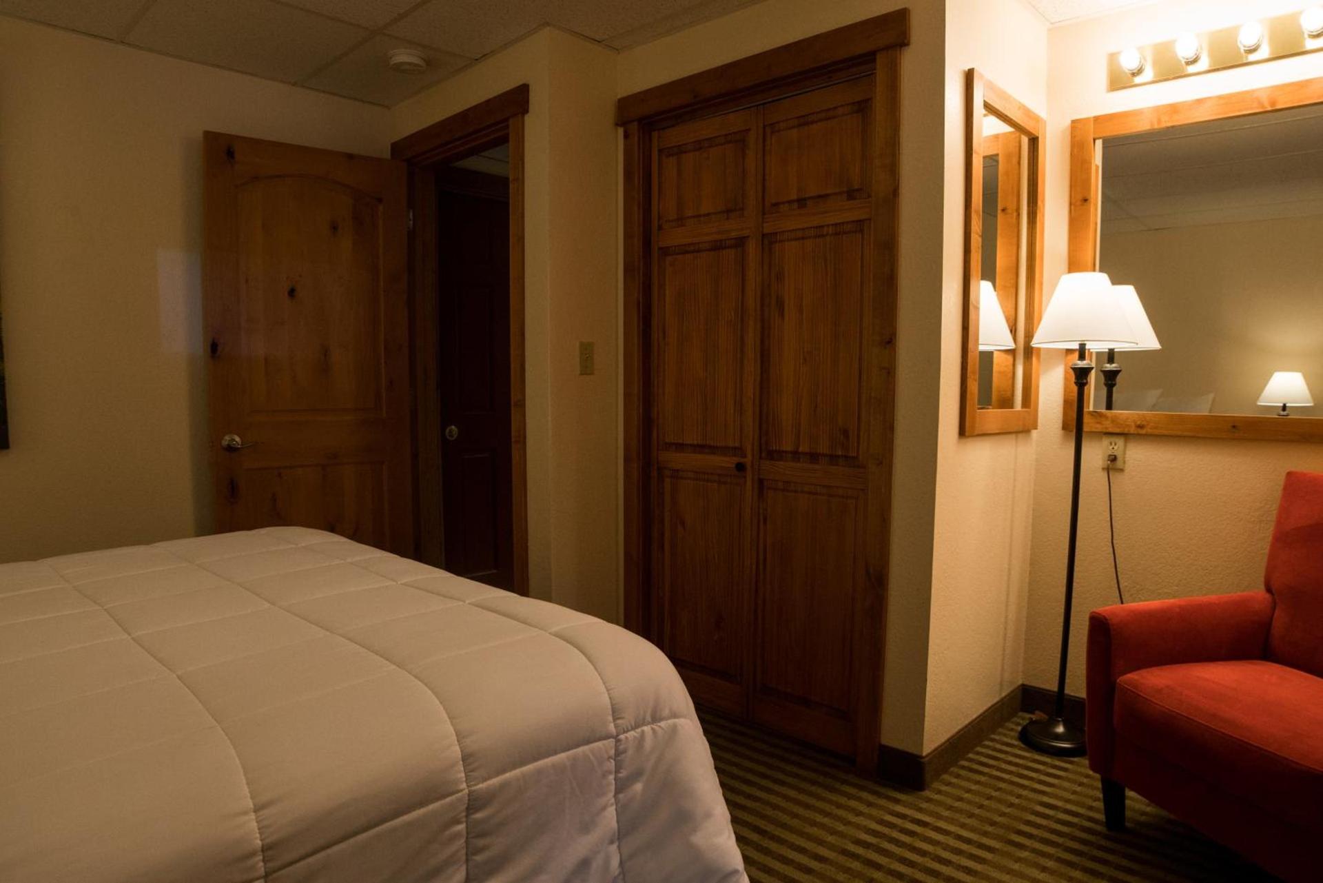 Silver Moon Inn photo 49