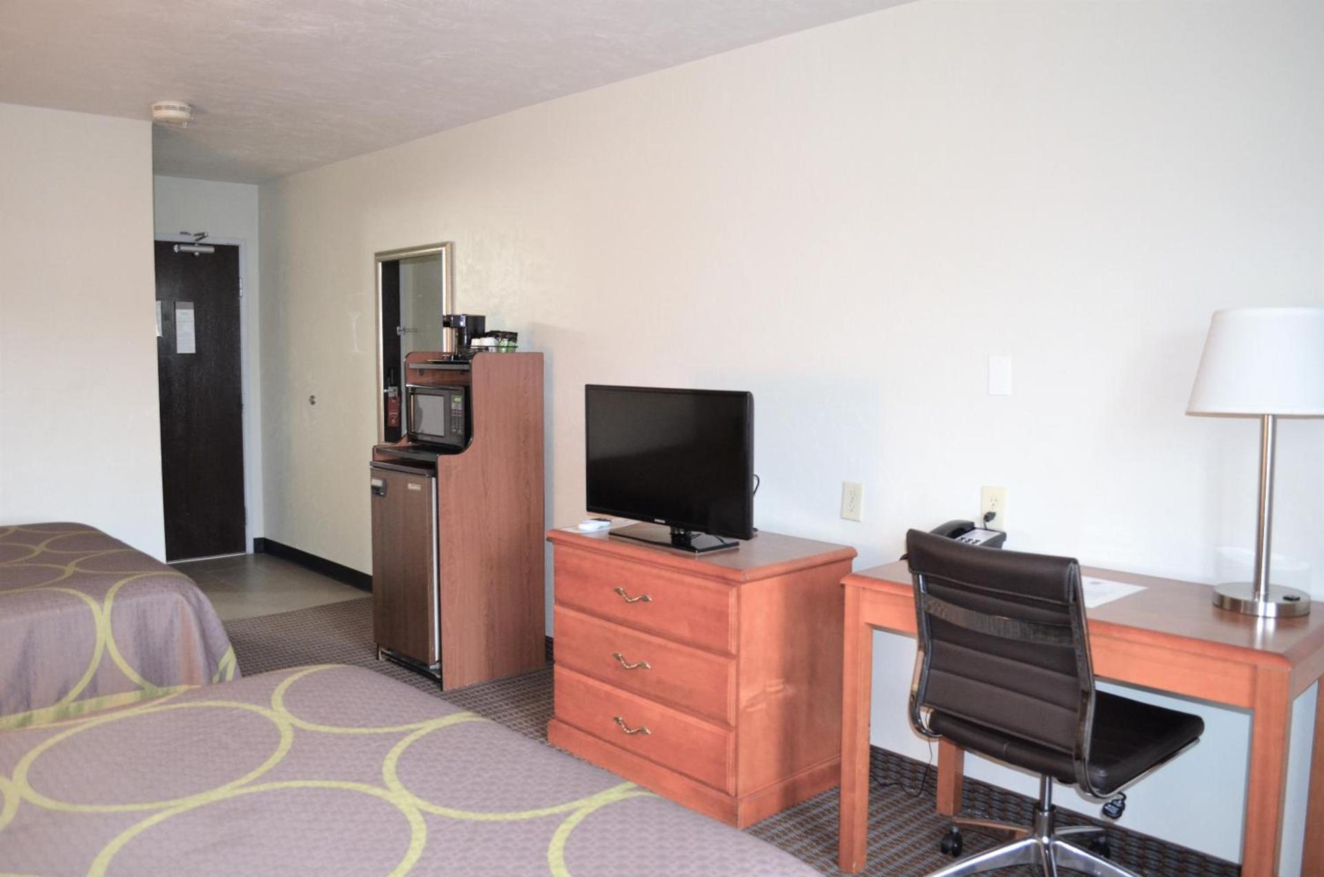 Super 8 by Wyndham Roseburg photo 47