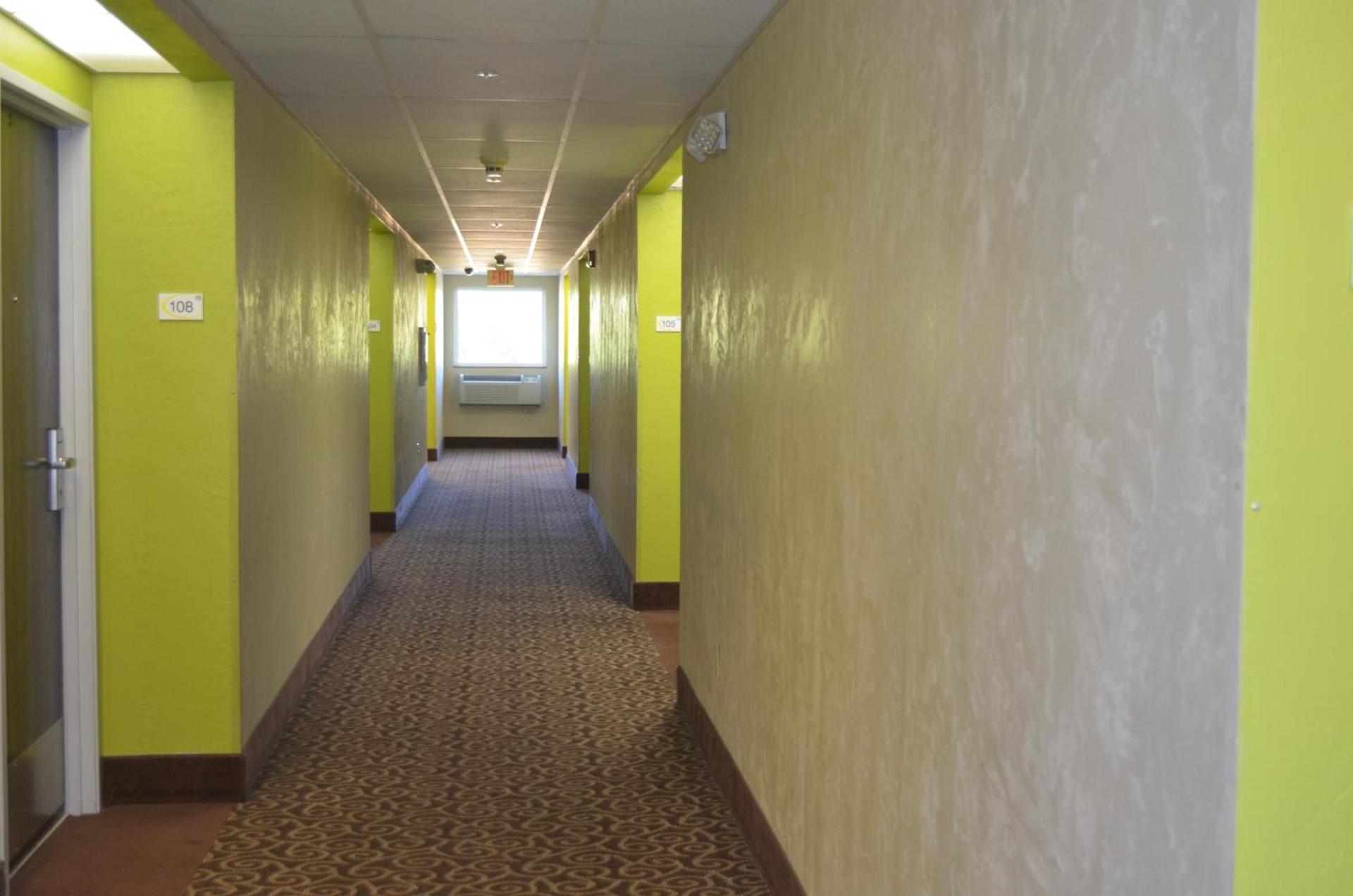 Super 8 by Wyndham Roseburg photo 36