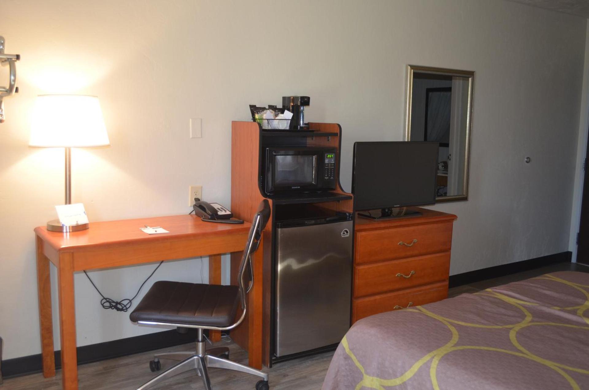 Super 8 by Wyndham Roseburg photo 52